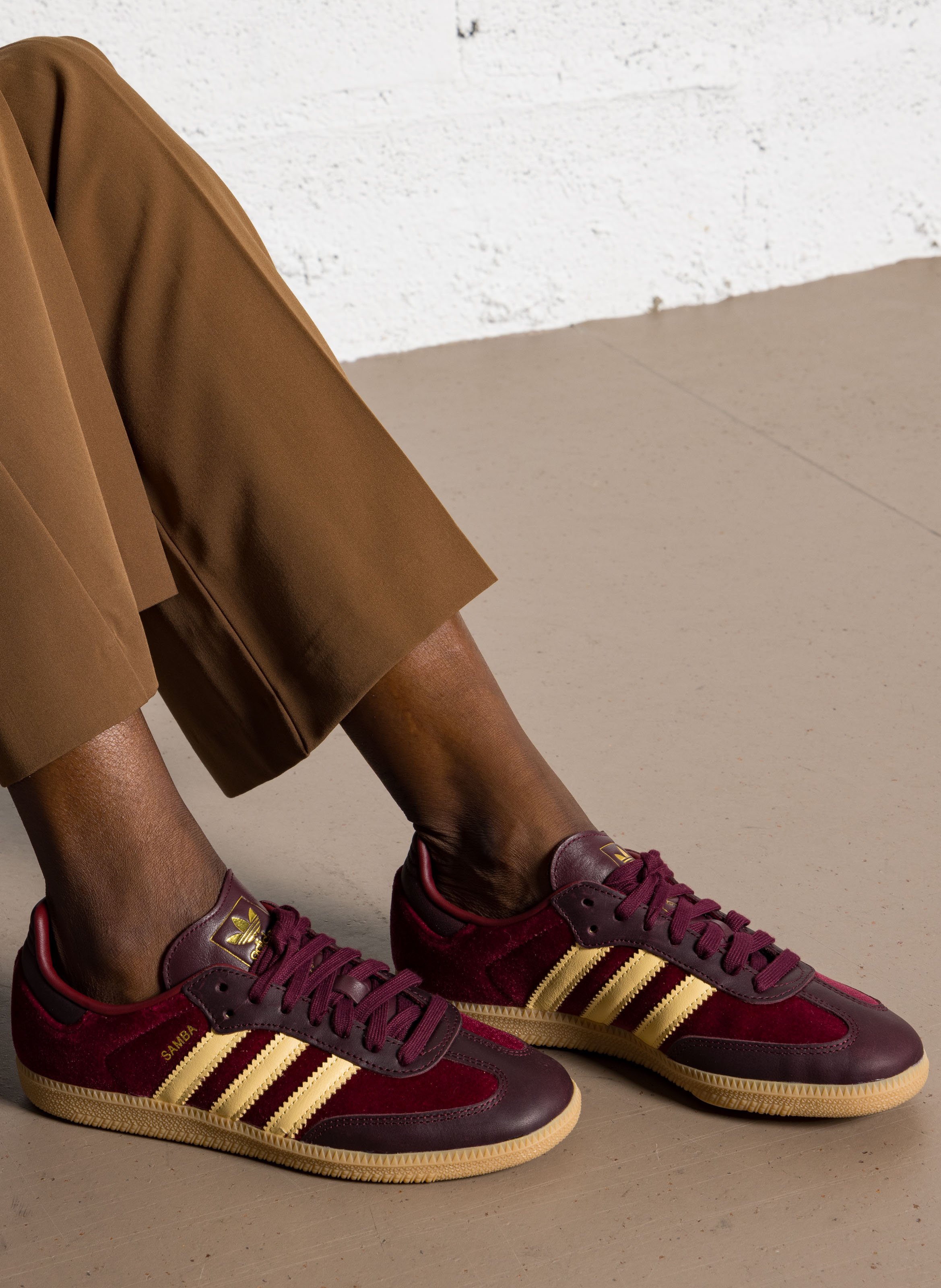 Baskets basses en cuir ADIDAS Marron
