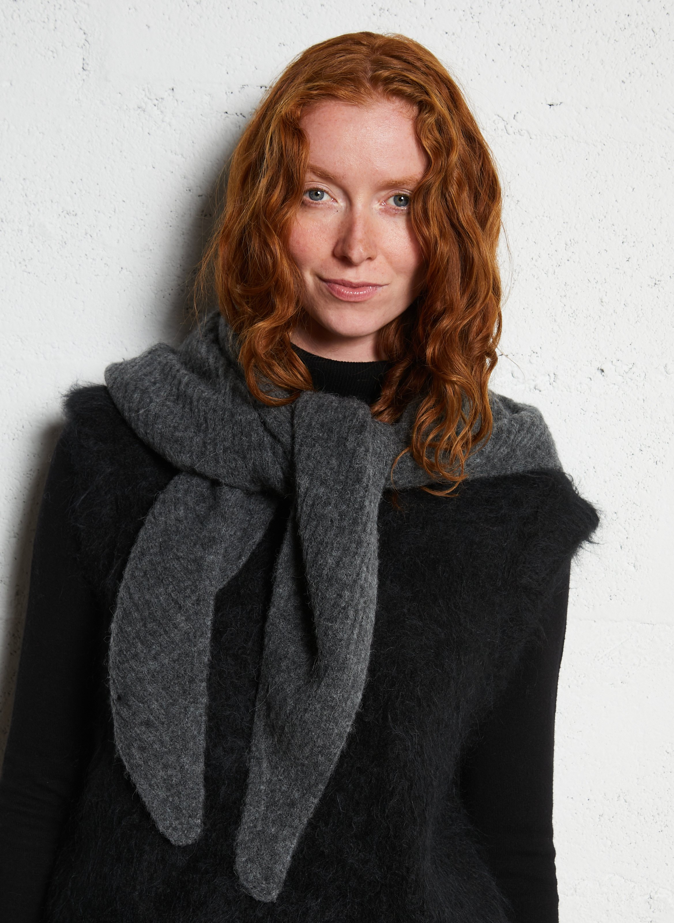 Schal aus Wolle und Seide DES PETITS HAUTS Grau