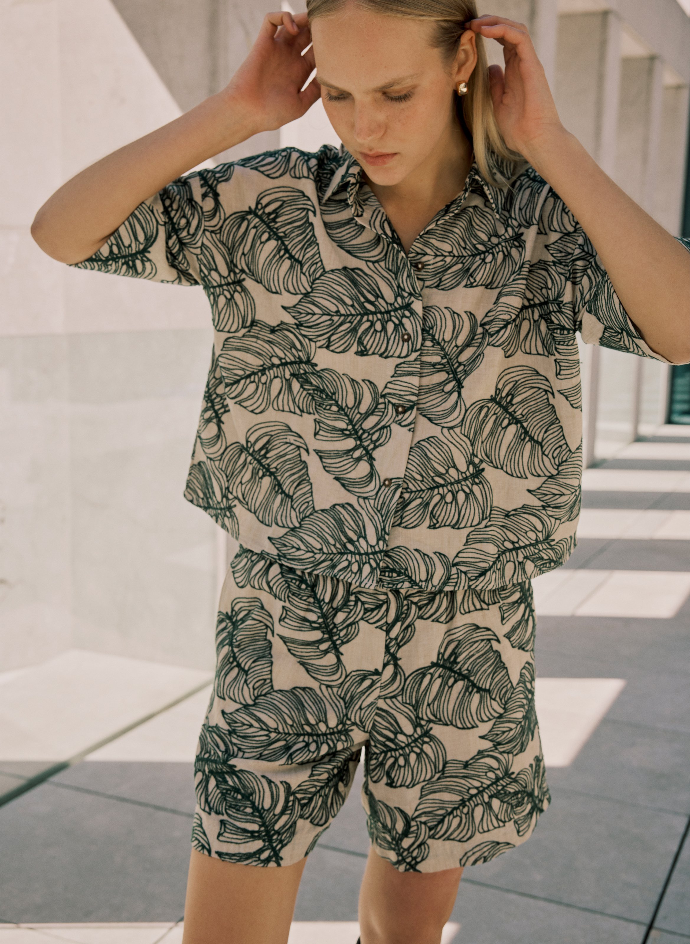 Chemise courte imprimée VILA Gris