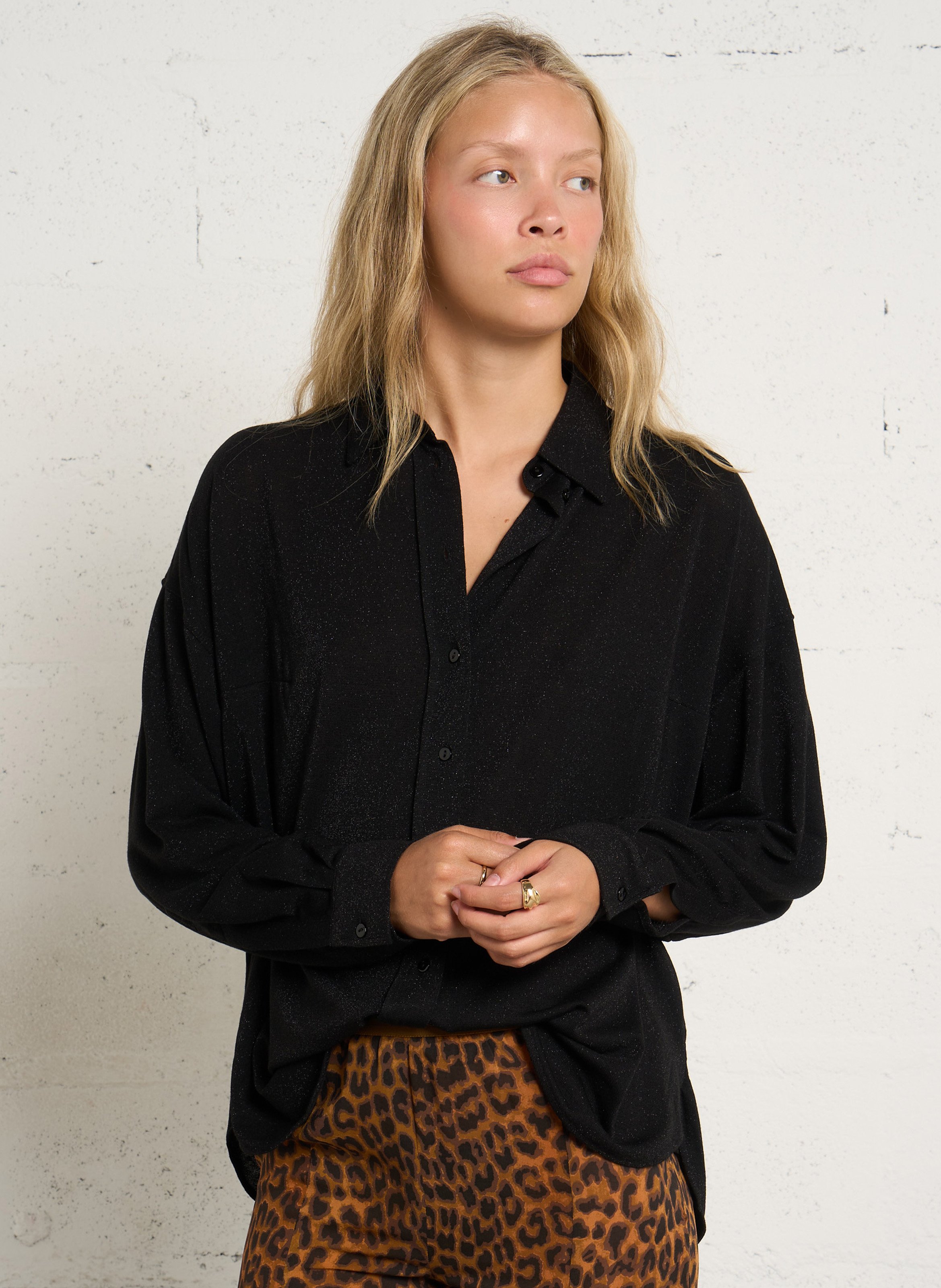 Loose-fit shirt with classic collar MOMONI Black