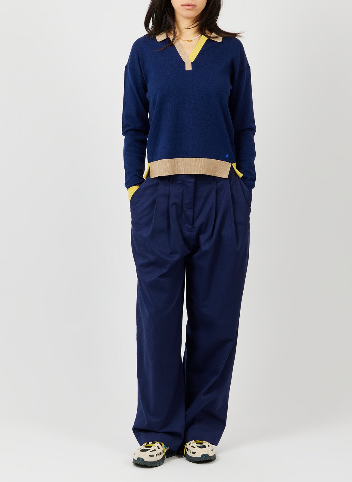 Pull droit col v uni A.P Bleu