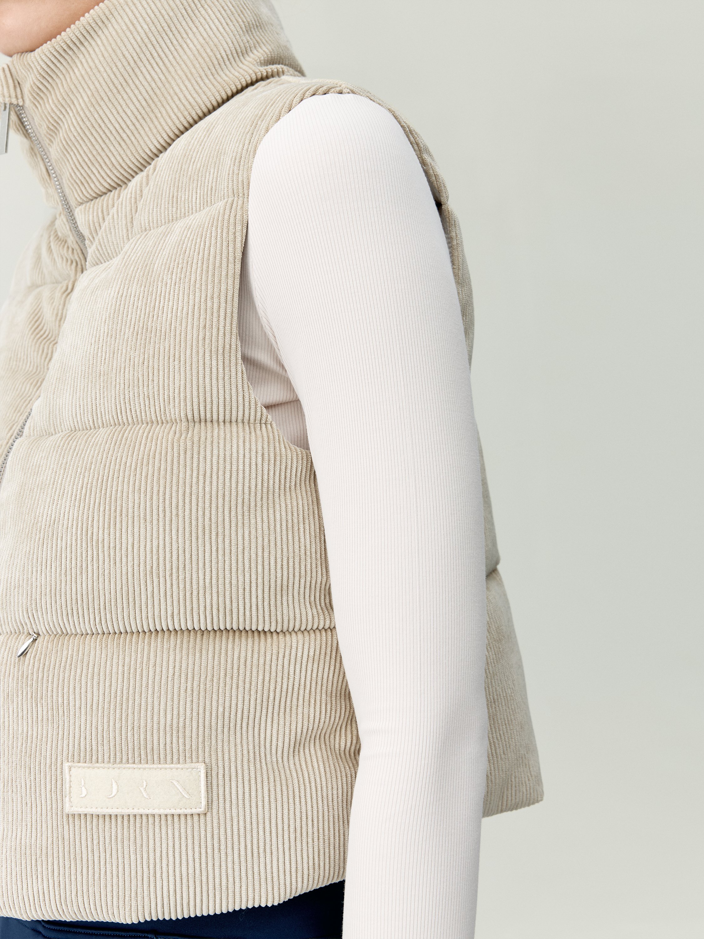 Sleeveless sports jacket for women with zipper BORN Beige