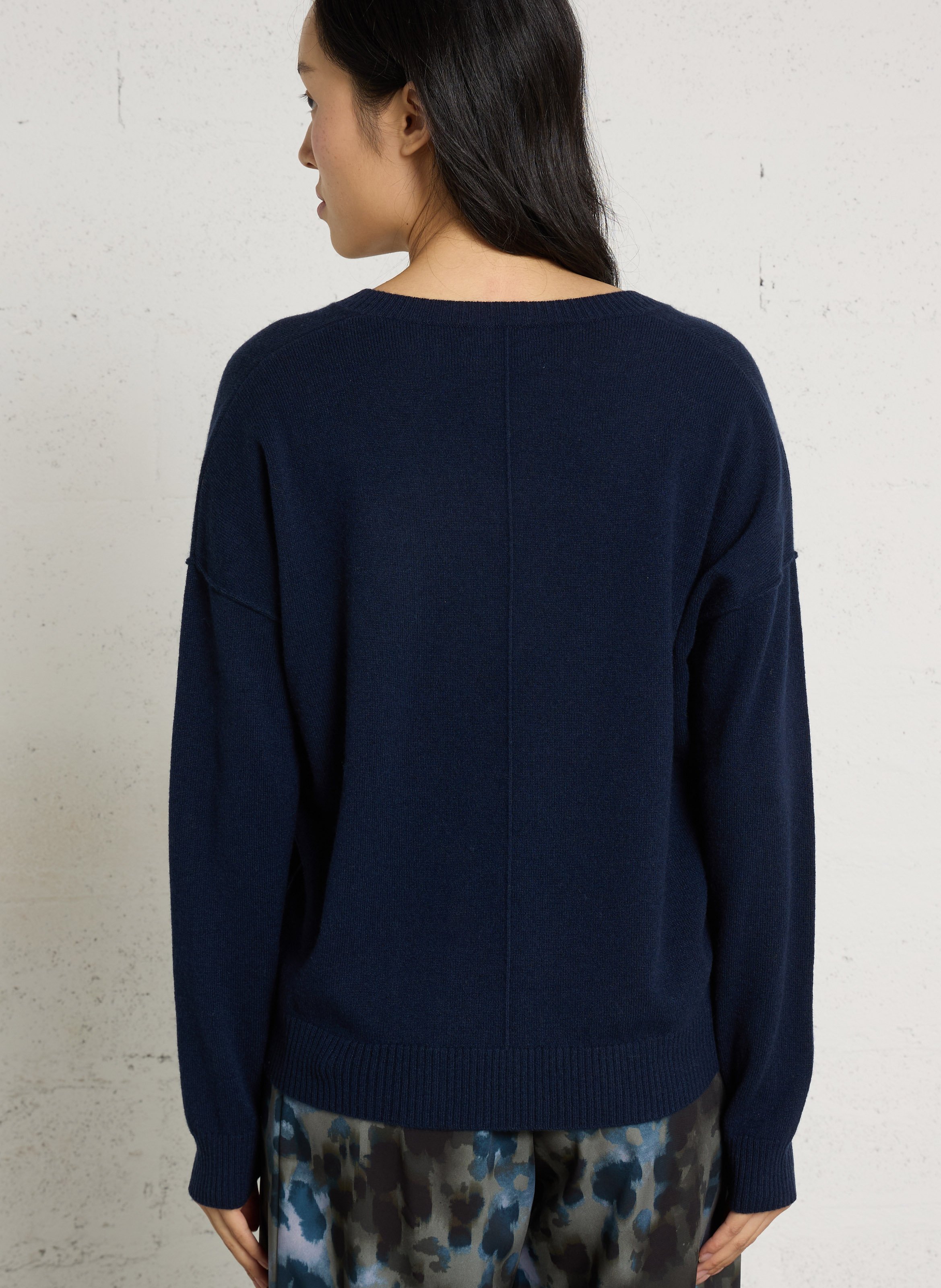 Pull ample col V en laine et cachemire HARTFORD Bleu