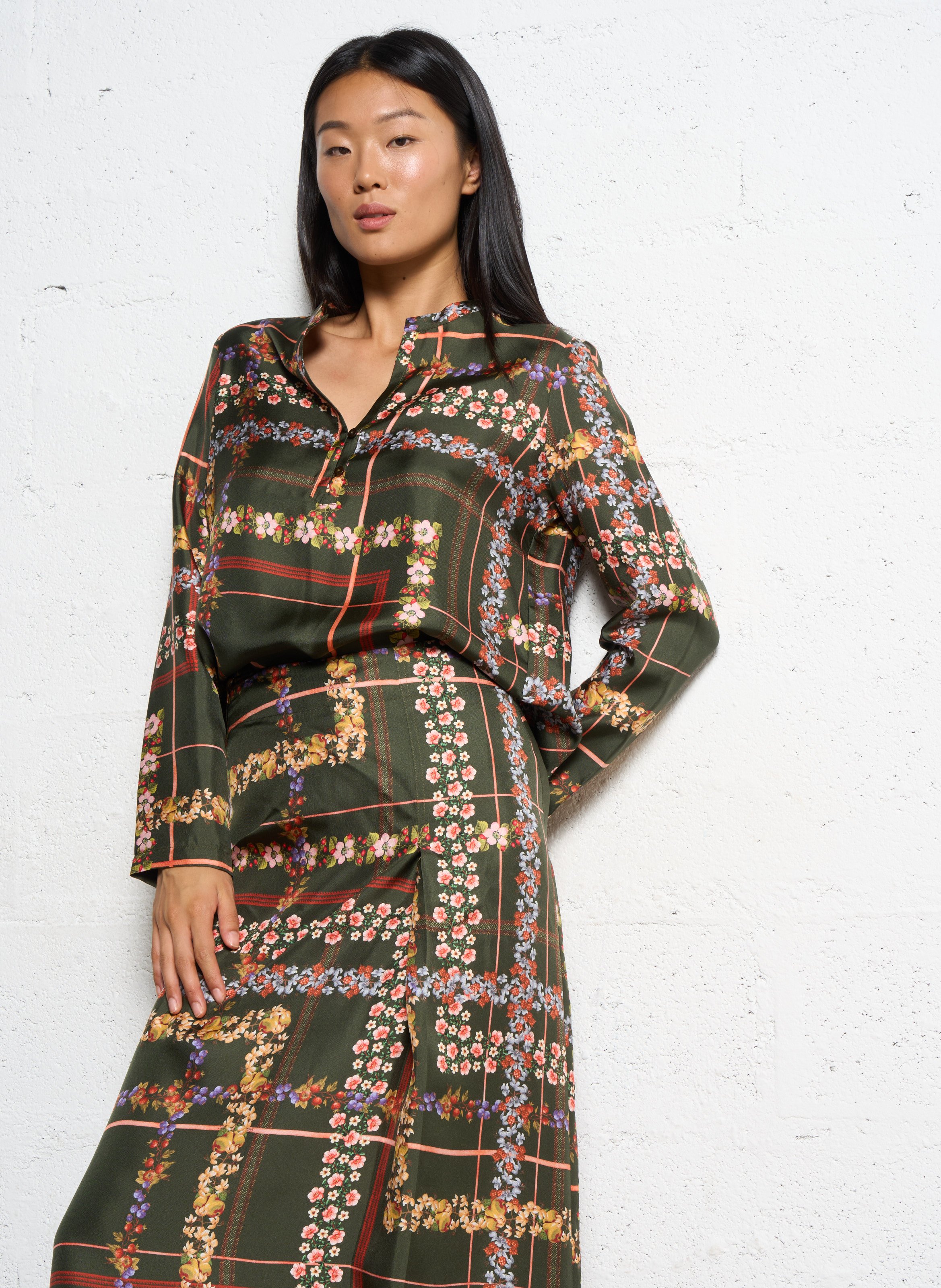 Blouse col V en soie MOMONI Vert