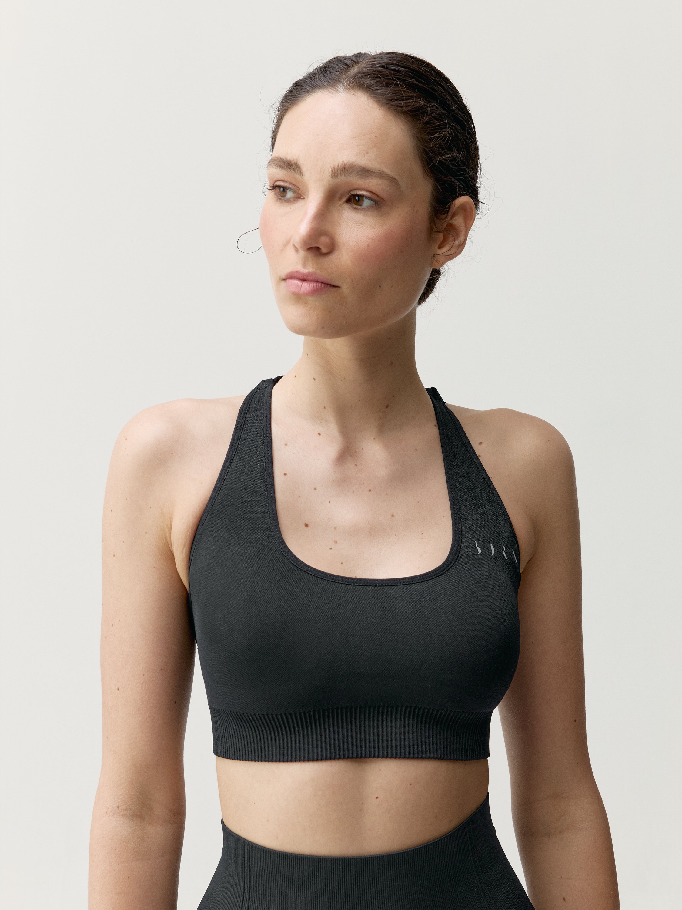 Seamless high support sports bra BORN LIVING YOGA Black