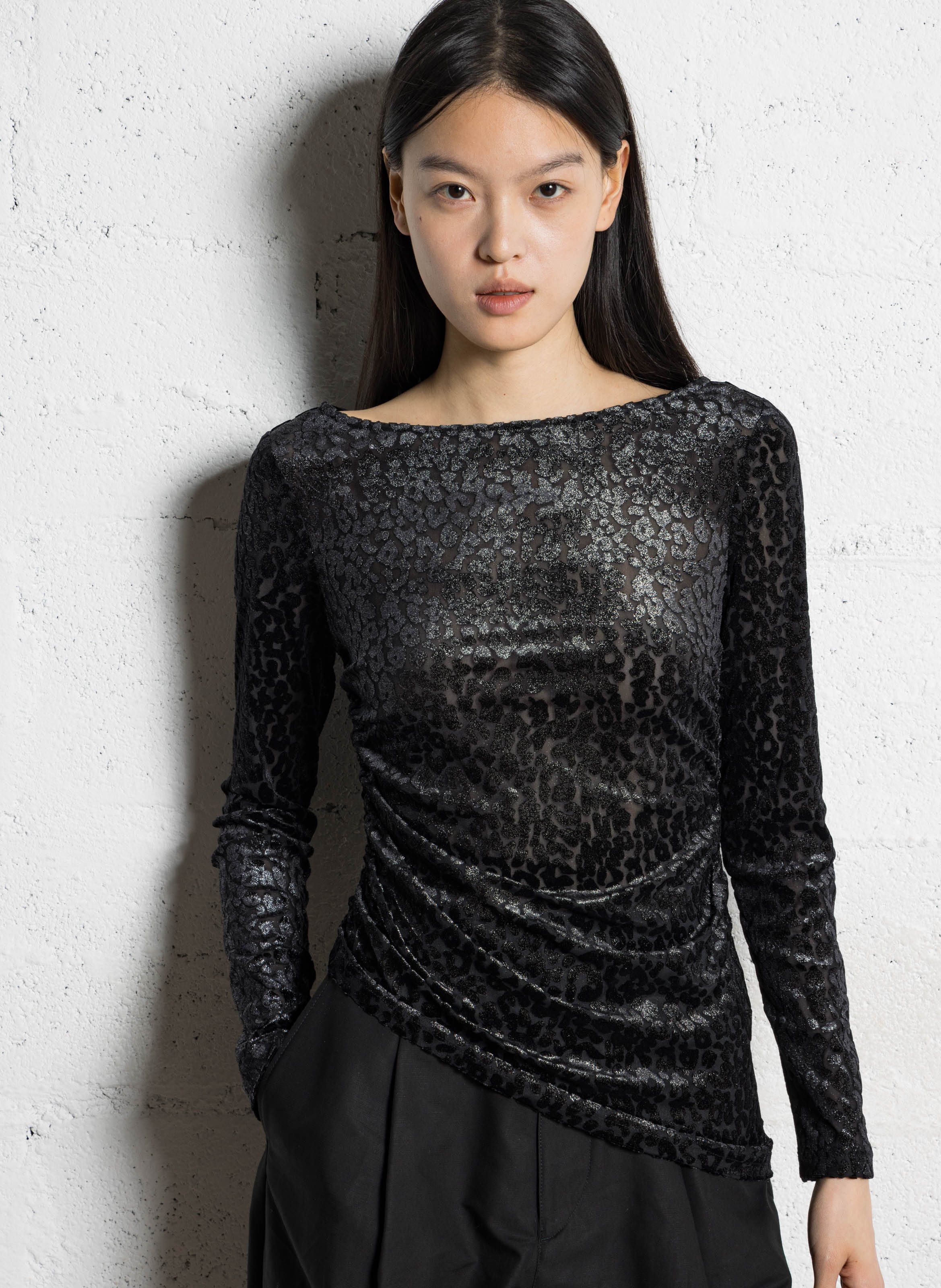 Anliegendes Oberteil mit Rundhalsausschnitt aus glitzerndem Jacquard. IKKS Schwarz