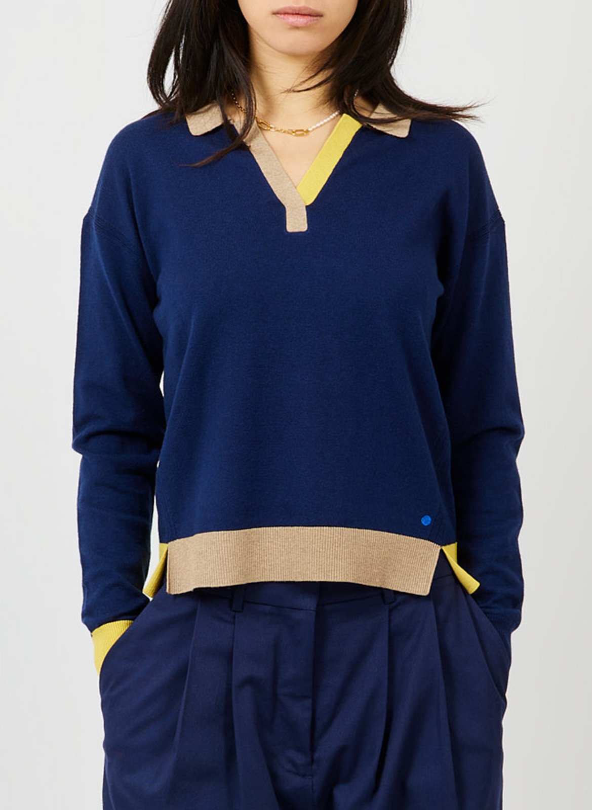 Pull droit col v uni A.P Bleu