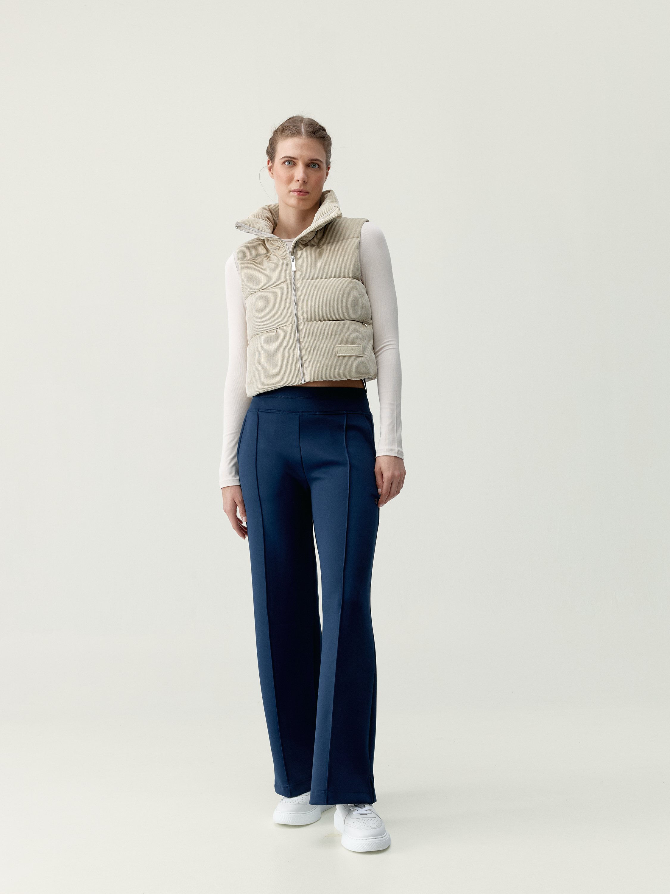 Sleeveless sports jacket for women with zipper BORN Beige