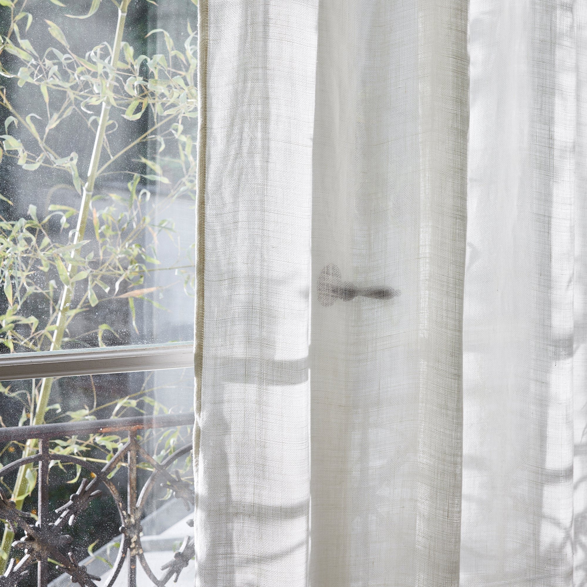 Net curtain with loops MADURA White