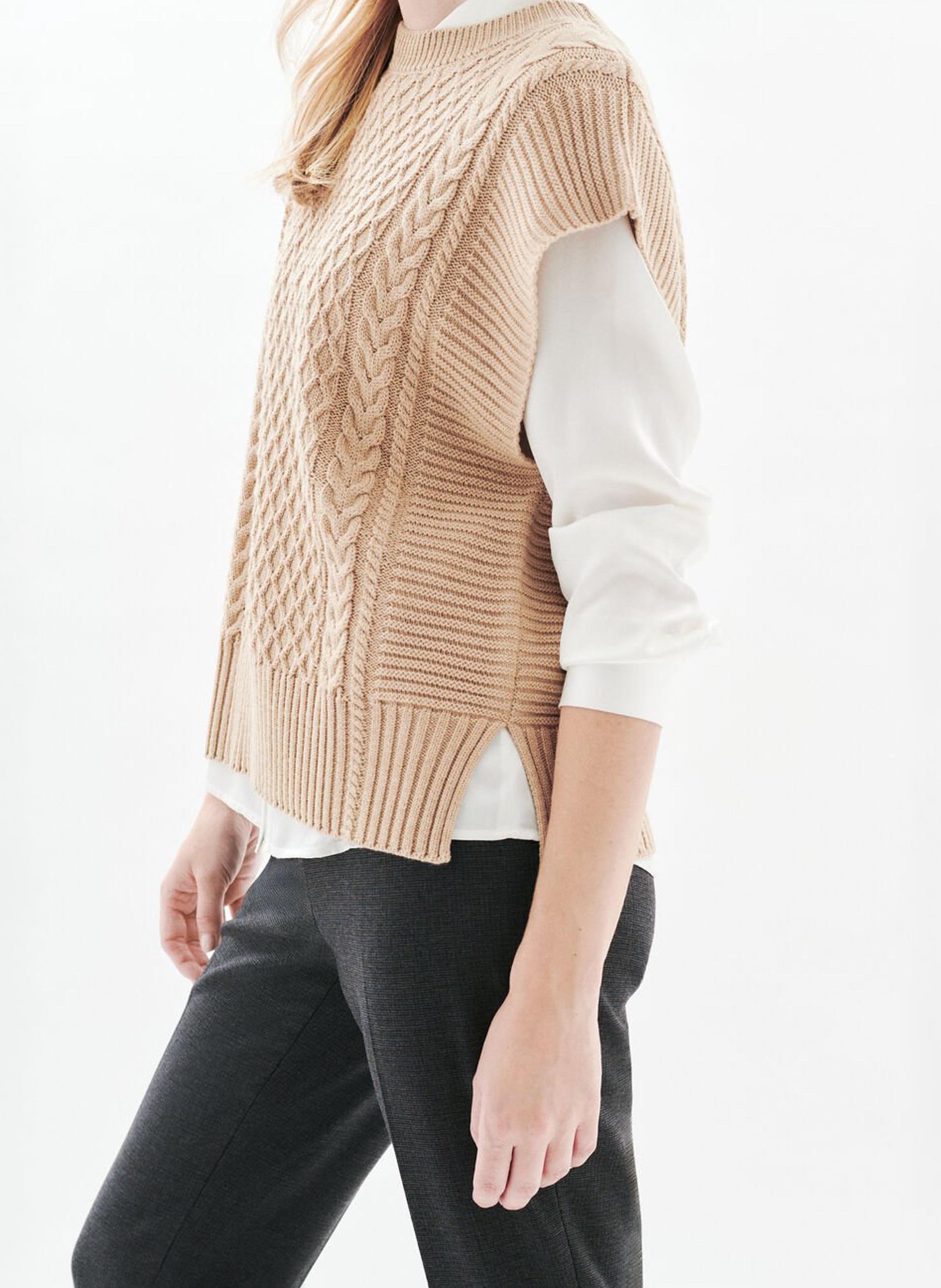 Mouwloze, gebreide trui CAROLL Beige