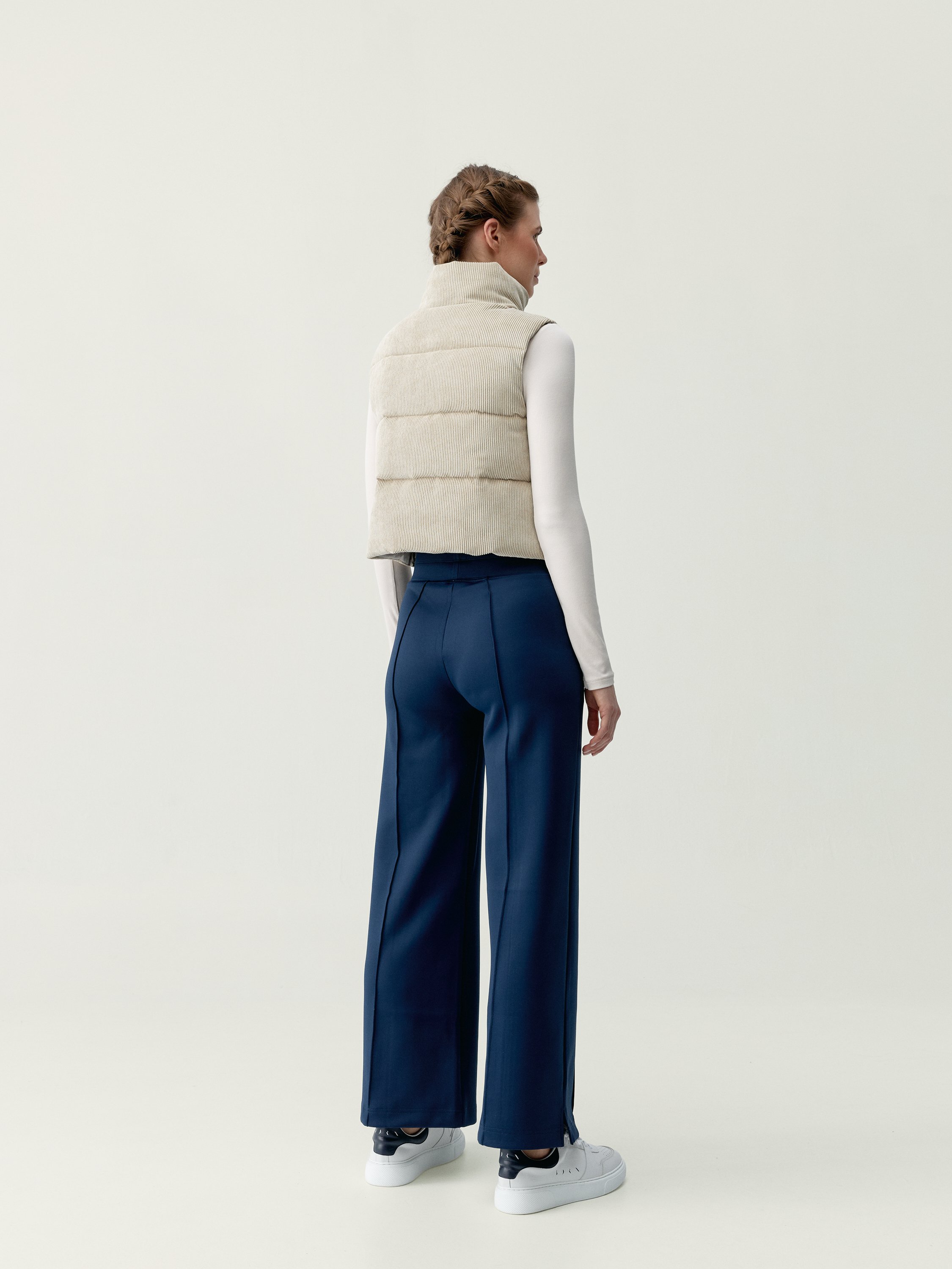 Sleeveless sports jacket for women with zipper BORN Beige