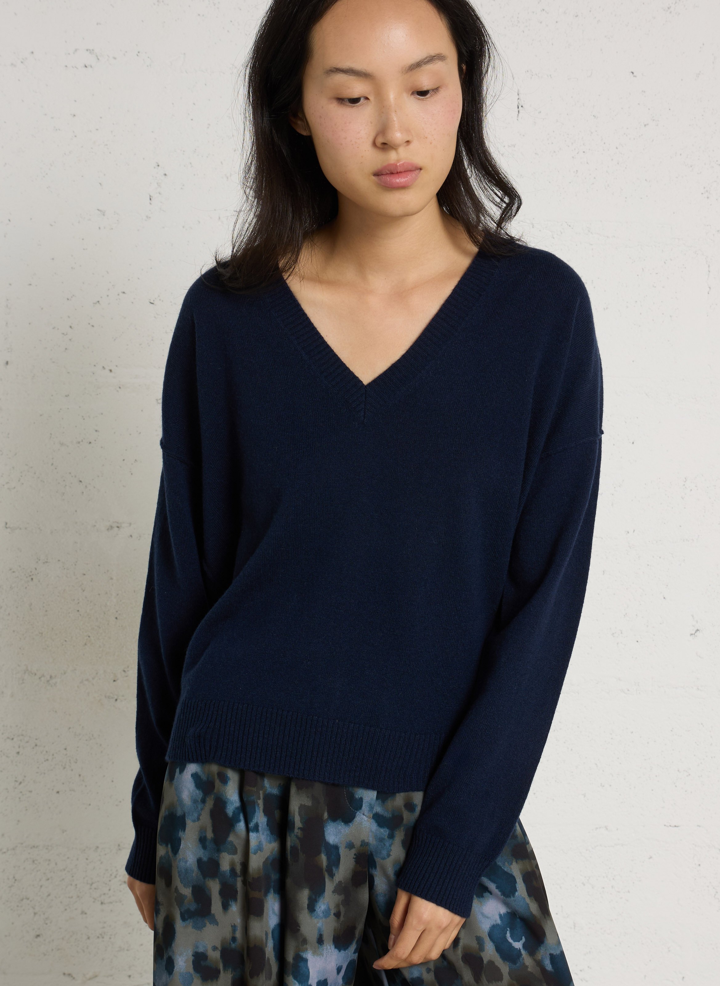 Pull ample col V en laine et cachemire HARTFORD Bleu