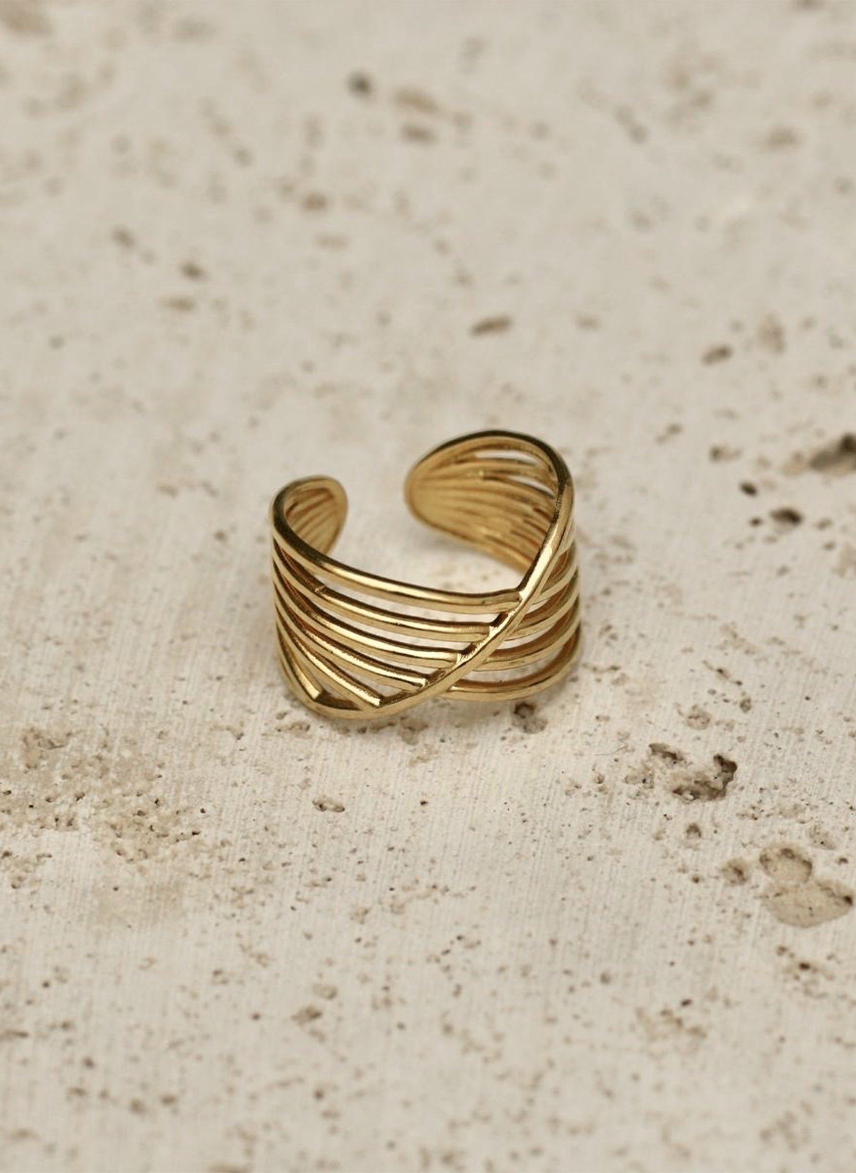 Wide omega ring AEC Paris Golden