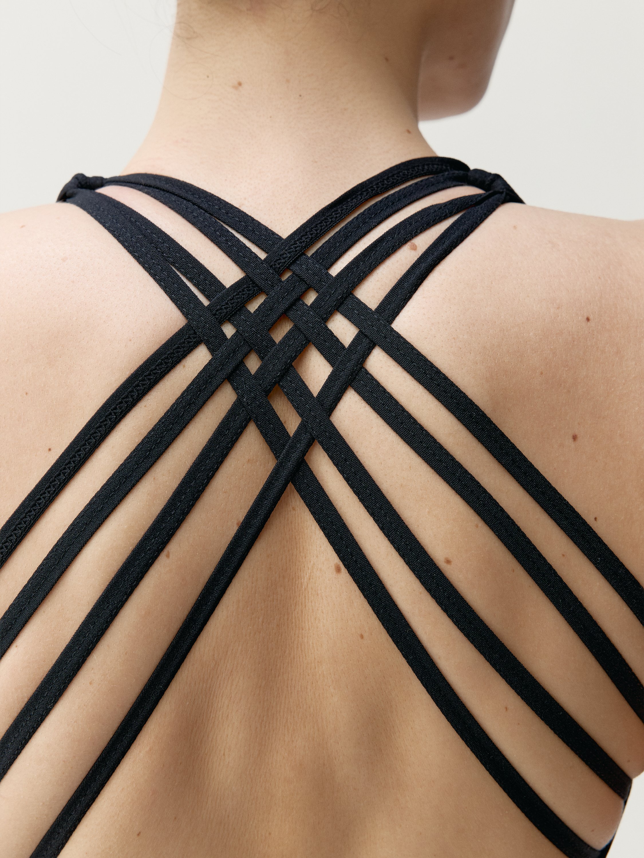 Seamless high support sports bra BORN LIVING YOGA Black