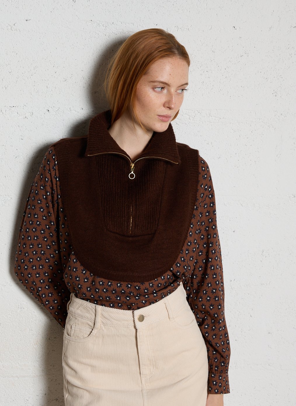 Solid zippered neck accessory I CODE Brown