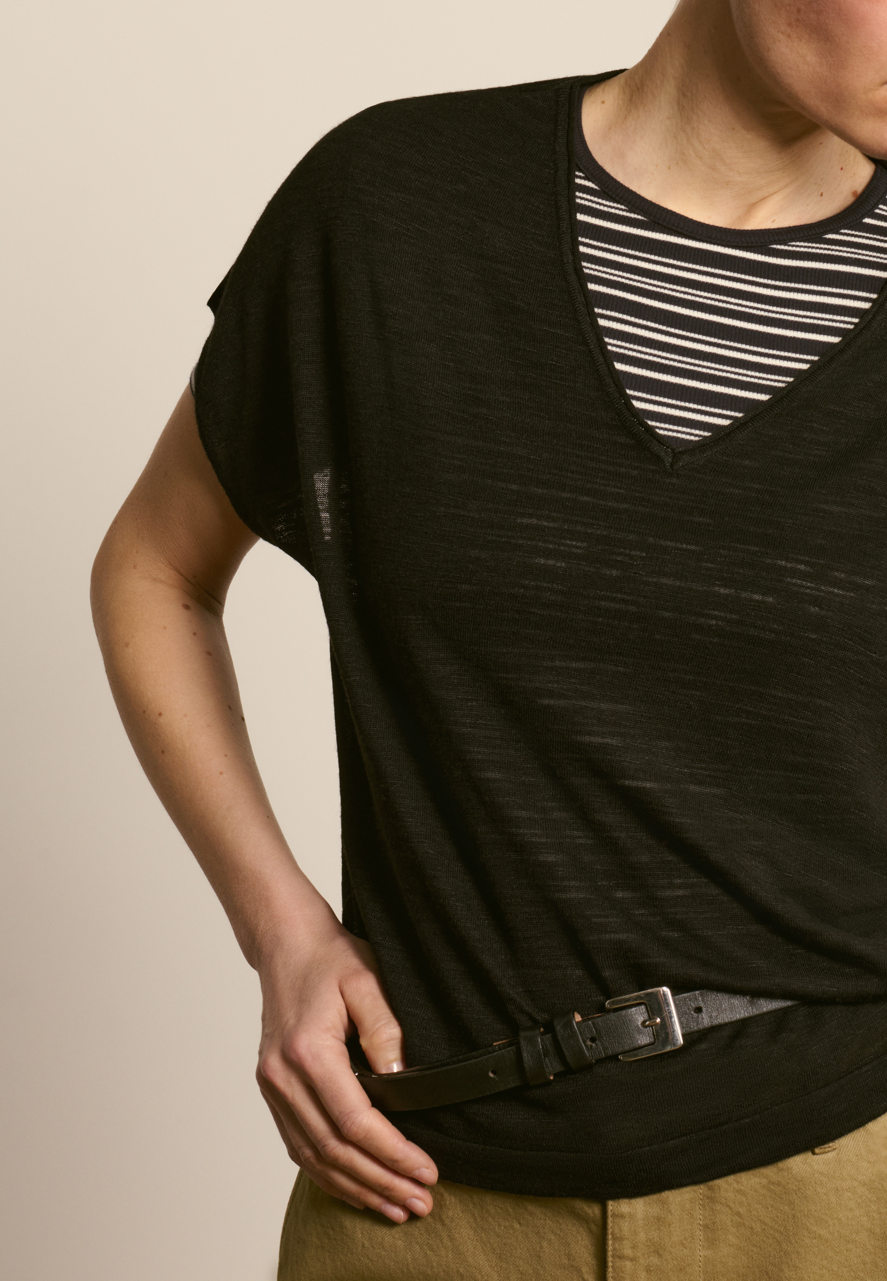 T-shirt col v en lin flammé MAISON MONTAGUT Noir