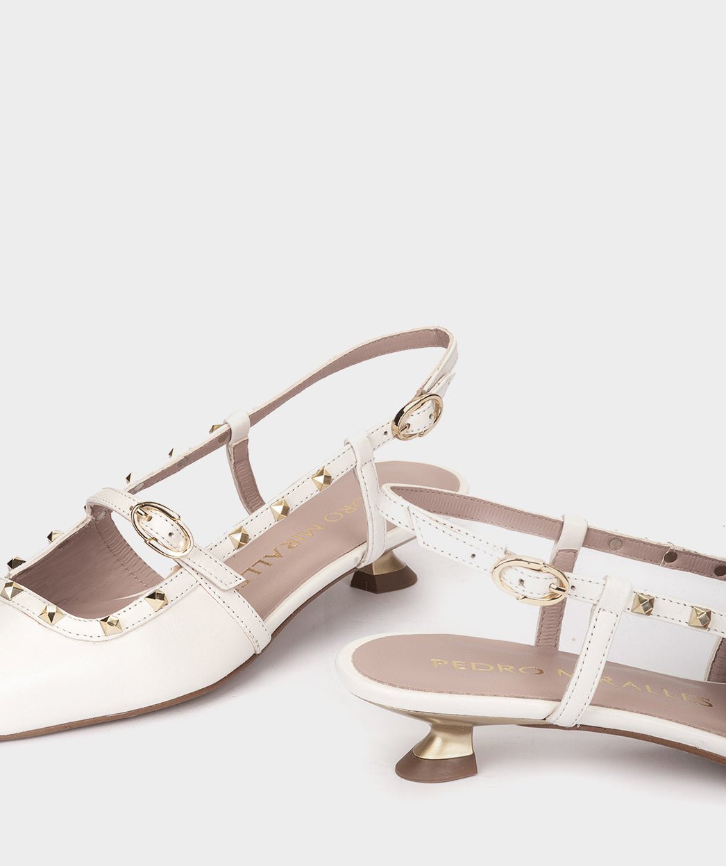 <p>High-heeled shoes, backless, in white leather.</p> PEDRO MIRALLES White