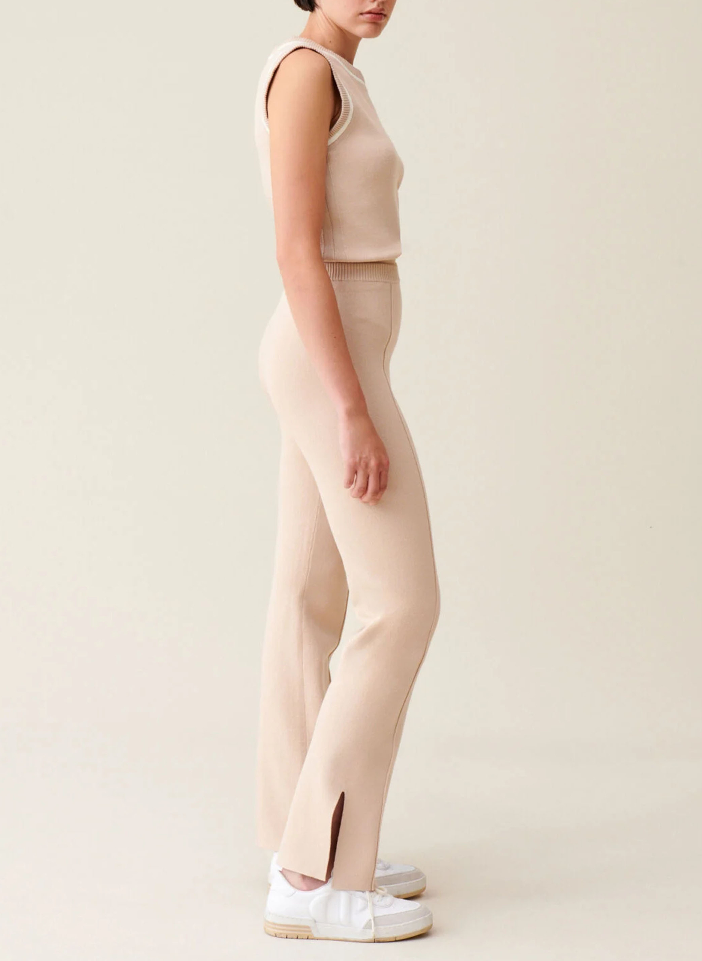 Gerade geschnittene Hose aus Baumwoll-Mix mit Ziernähten CLAUDIE PIERLOT Beige
