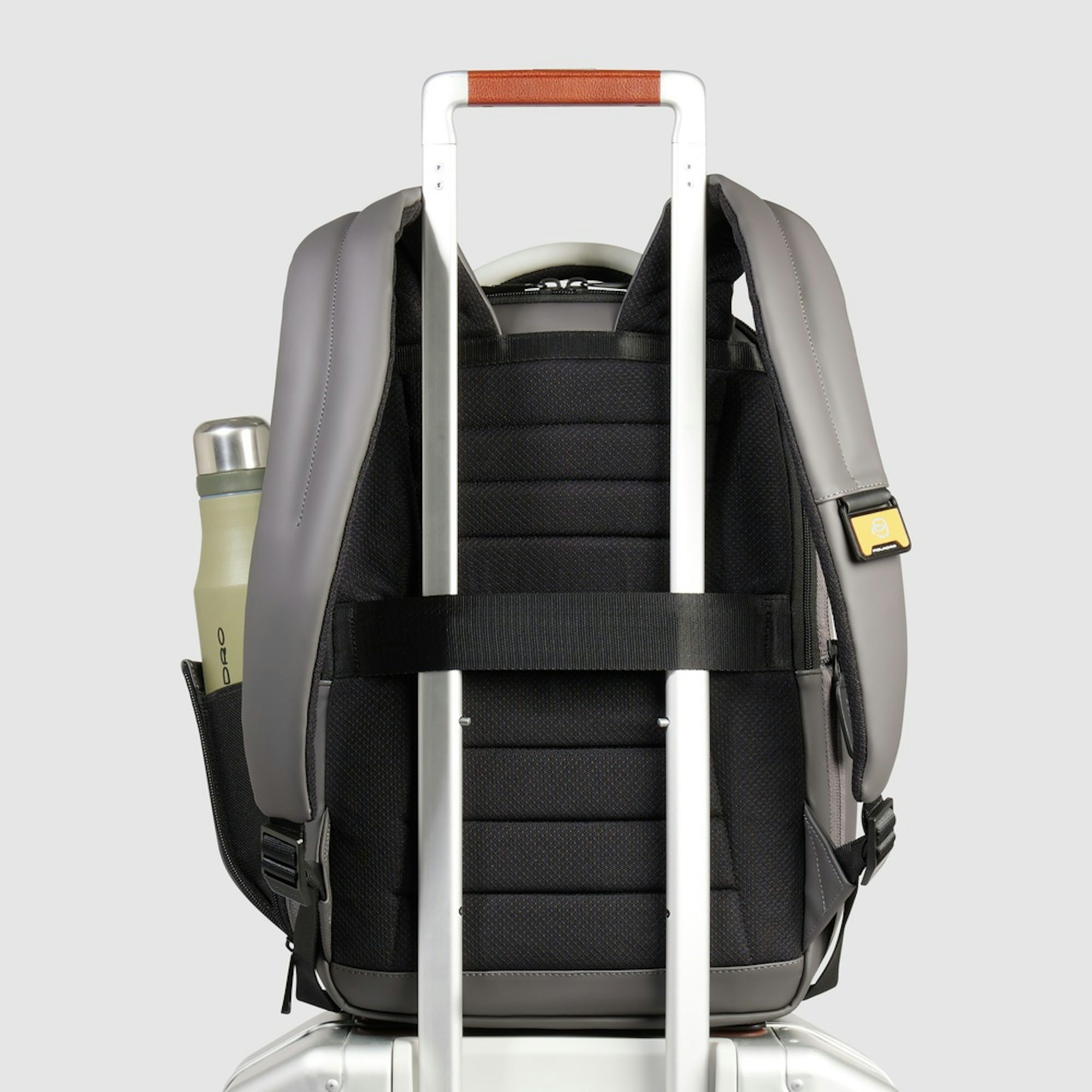 Water-repellent travel backpack for laptop, compatible with Ryanair PIQUADRO Grey