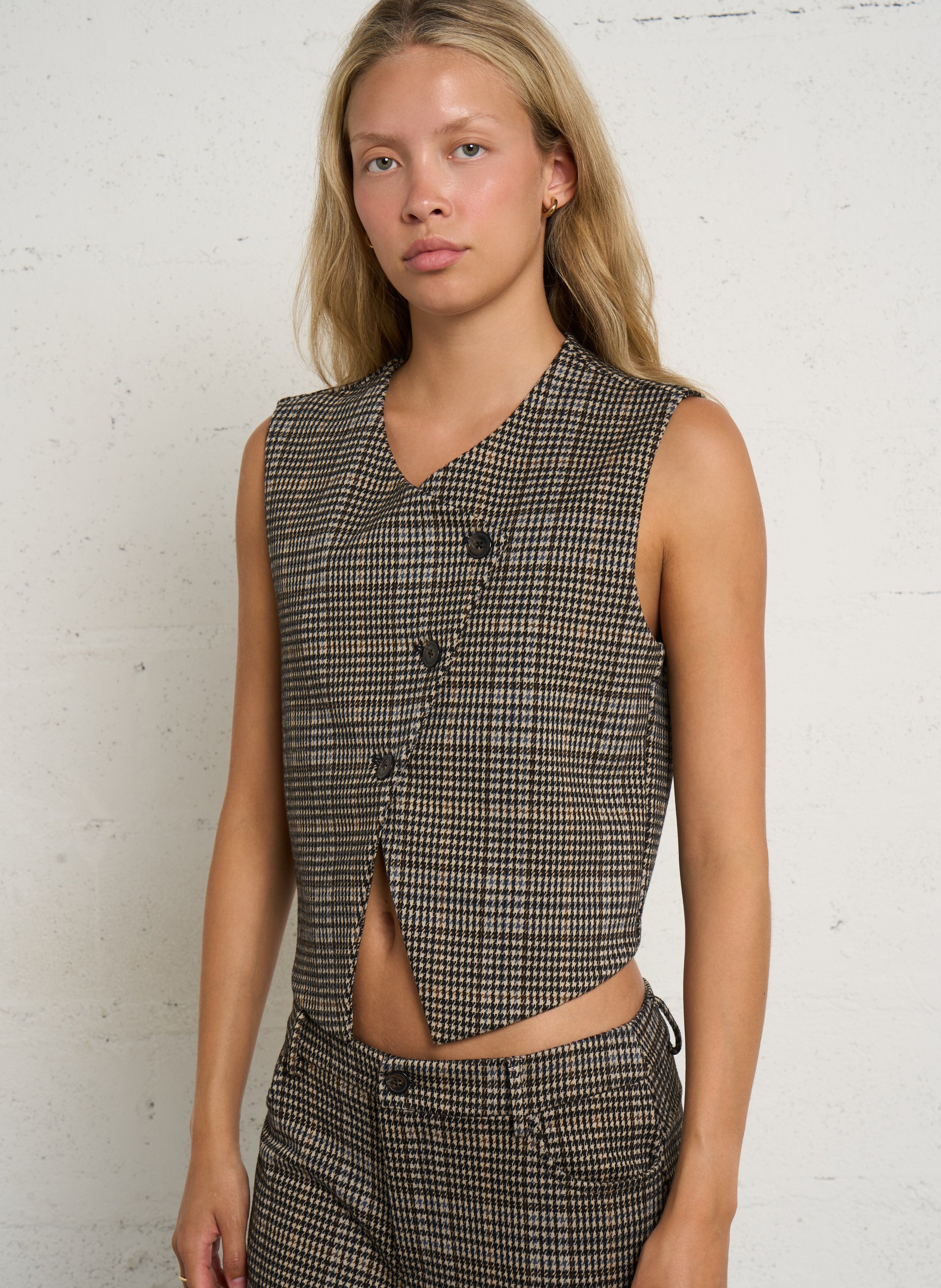 Short tailored printed vest PLEASE Brown