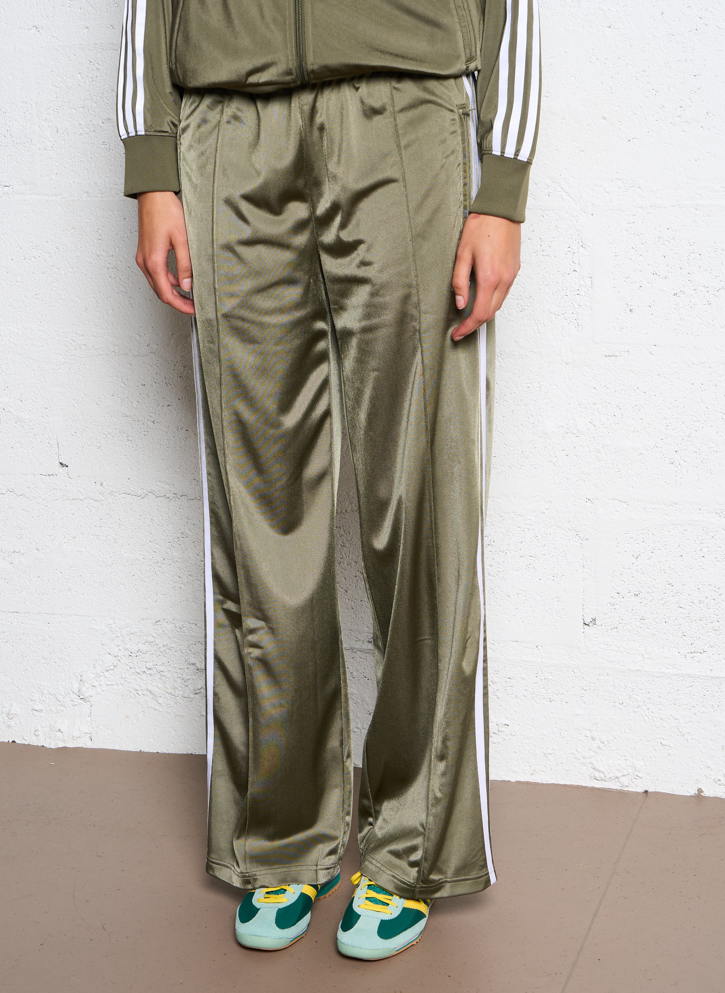 Khaki Large jogging pants made from recycled fibers