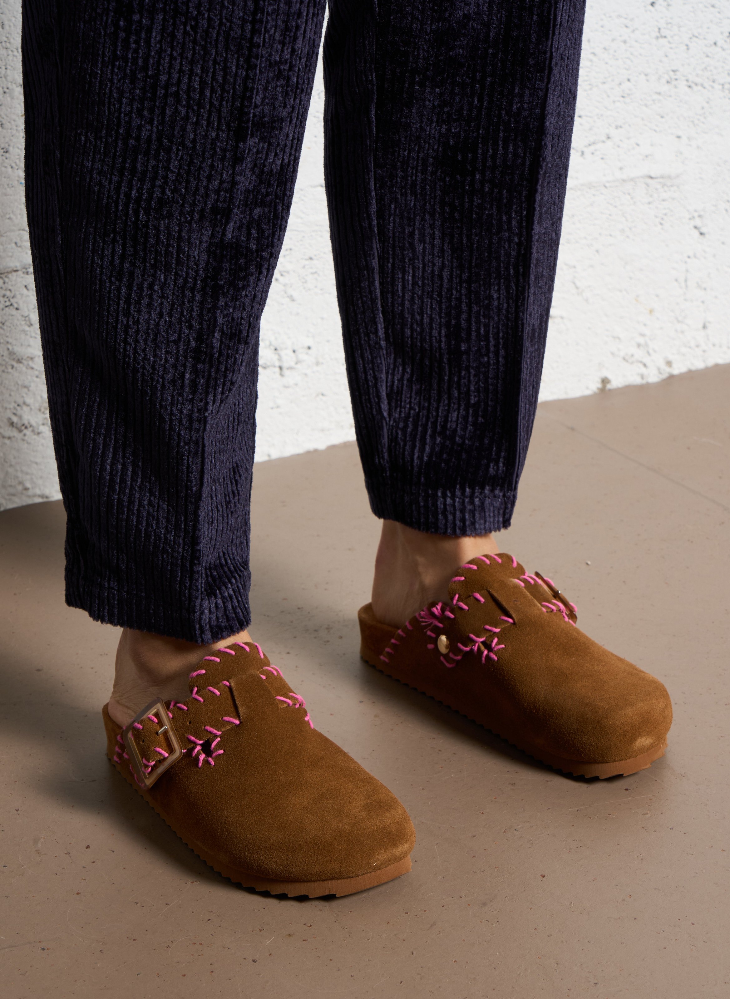 Muil met stiksels in suède leer COLORS OF CALIFORNIA Beige