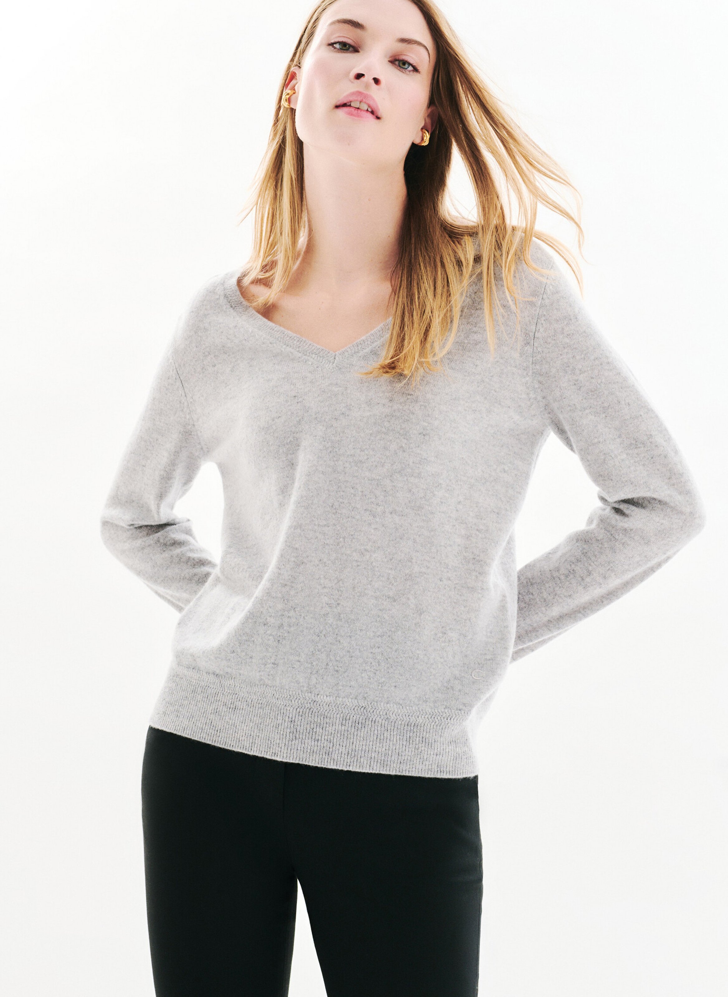 Pull cintré col V en cachemire CAROLL Gris