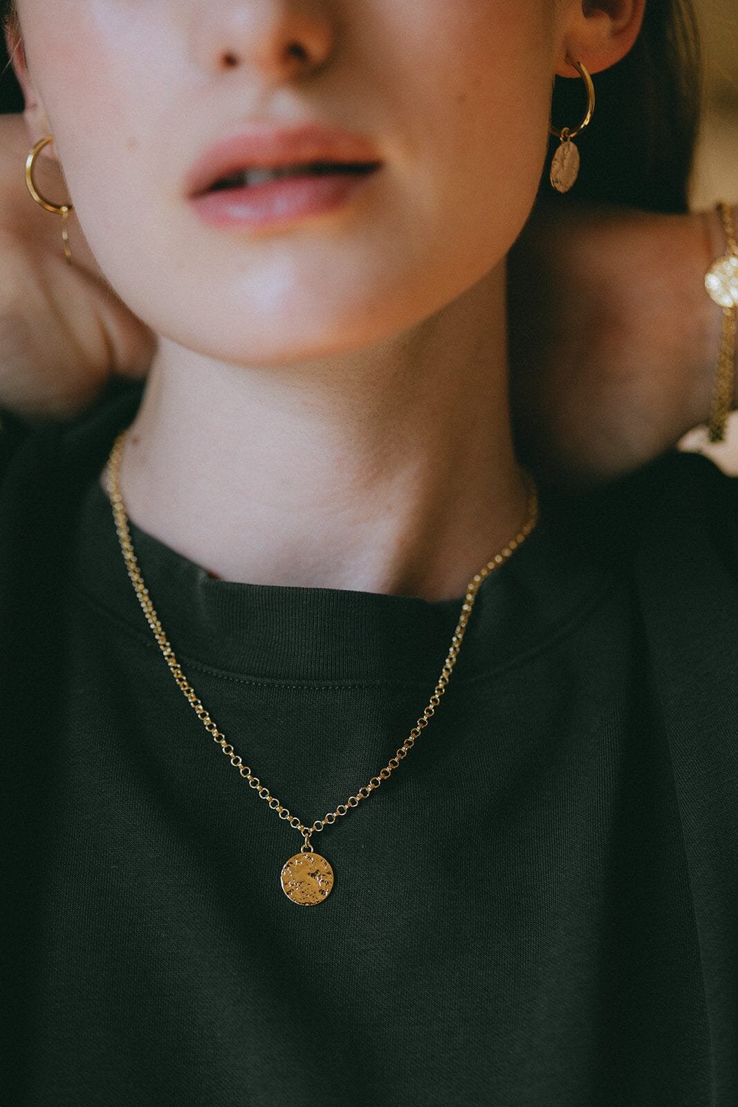 Hammered round gold plated necklace MONSIEUR SIMONE Golden