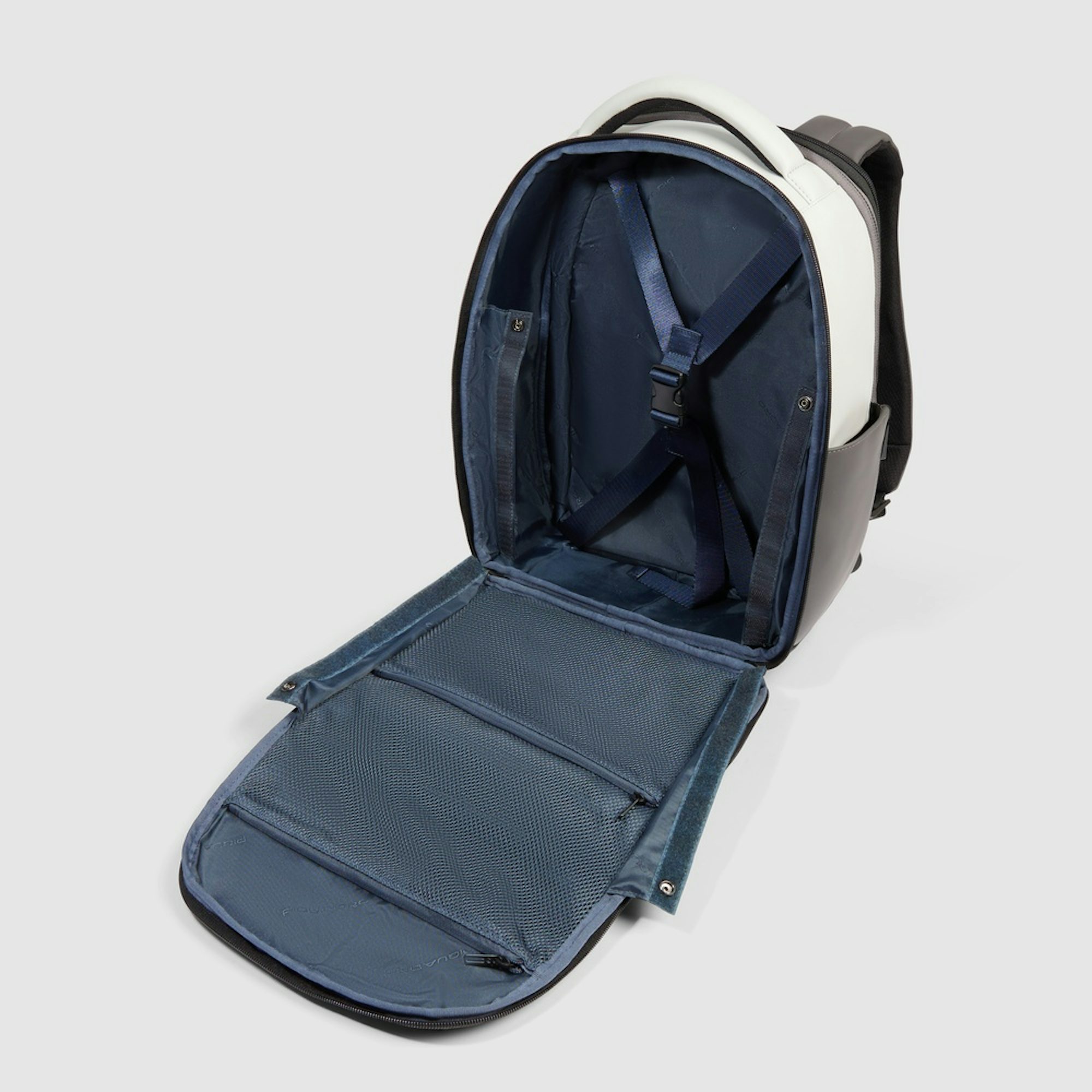 Water-repellent travel backpack for laptop, compatible with Ryanair PIQUADRO Grey