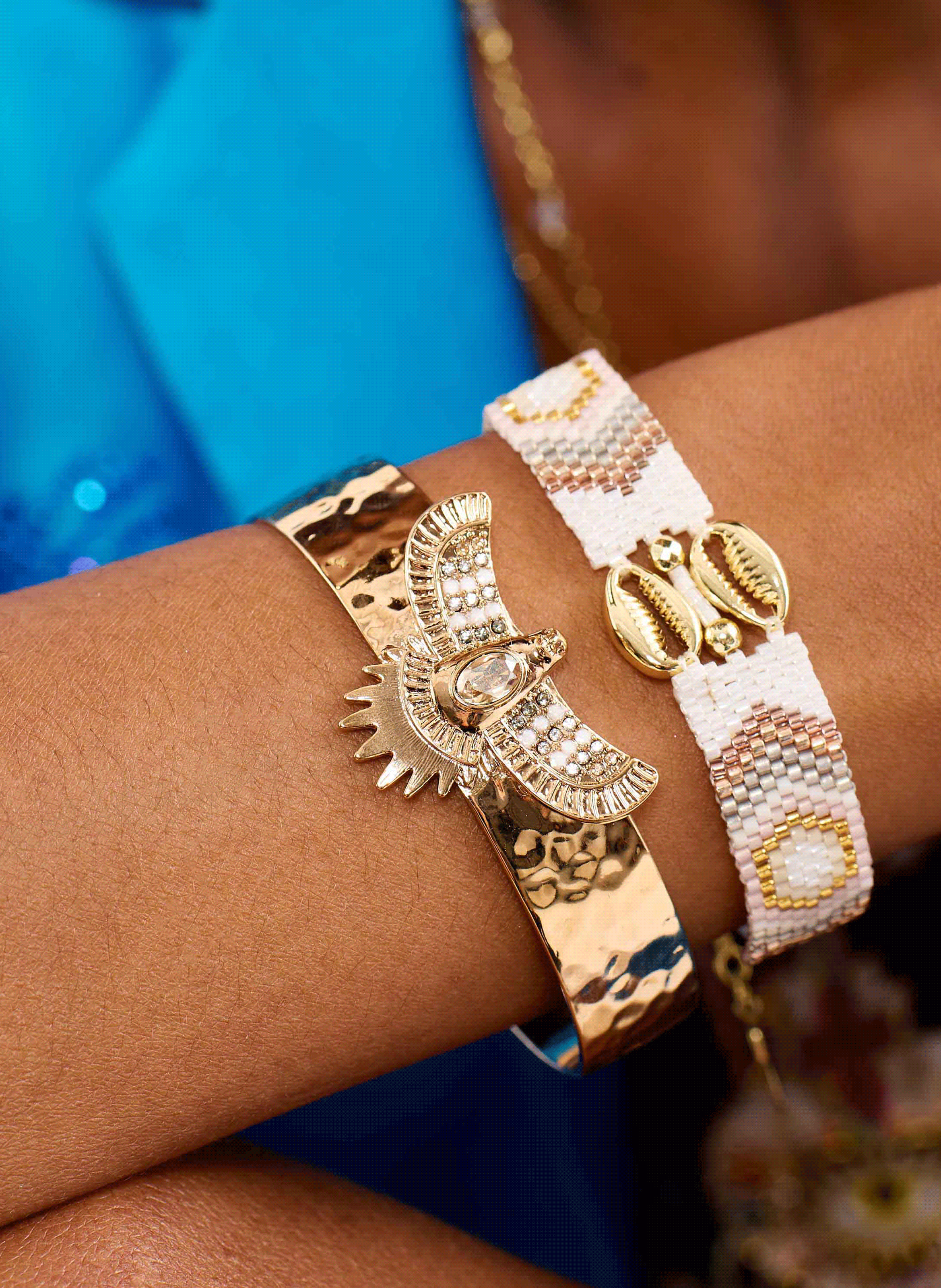 Bangle bracelet with central cabochon and beads White