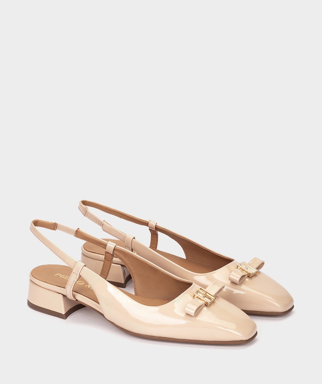 <p>Beige patent leather high heel shoes, with open back.</p> PEDRO MIRALLES Beige