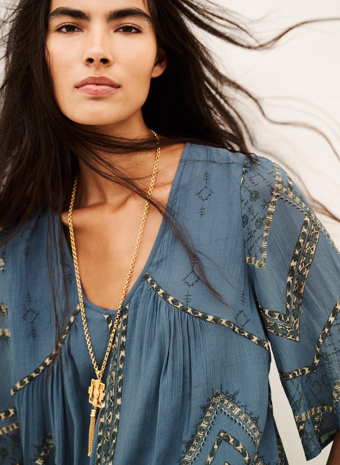 Gerade geschnittene Bluse mit langen Ärmeln BA&SH Blau