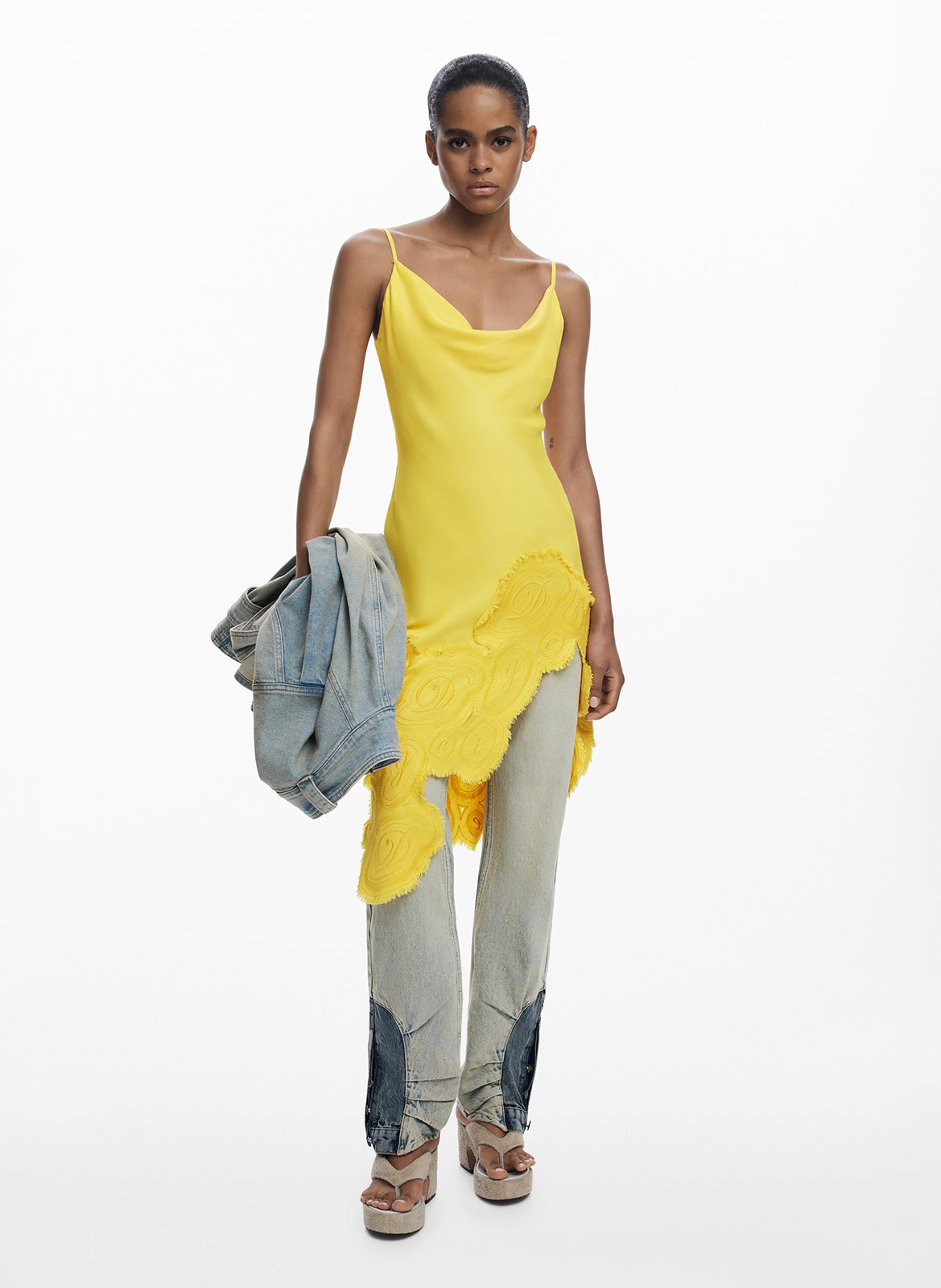 Kurzkleid aus Viskose-Mix DESIGUAL Gelb