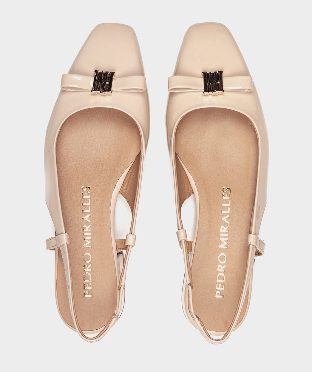 <p>Beige patent leather high heel shoes, with open back.</p> PEDRO MIRALLES Beige