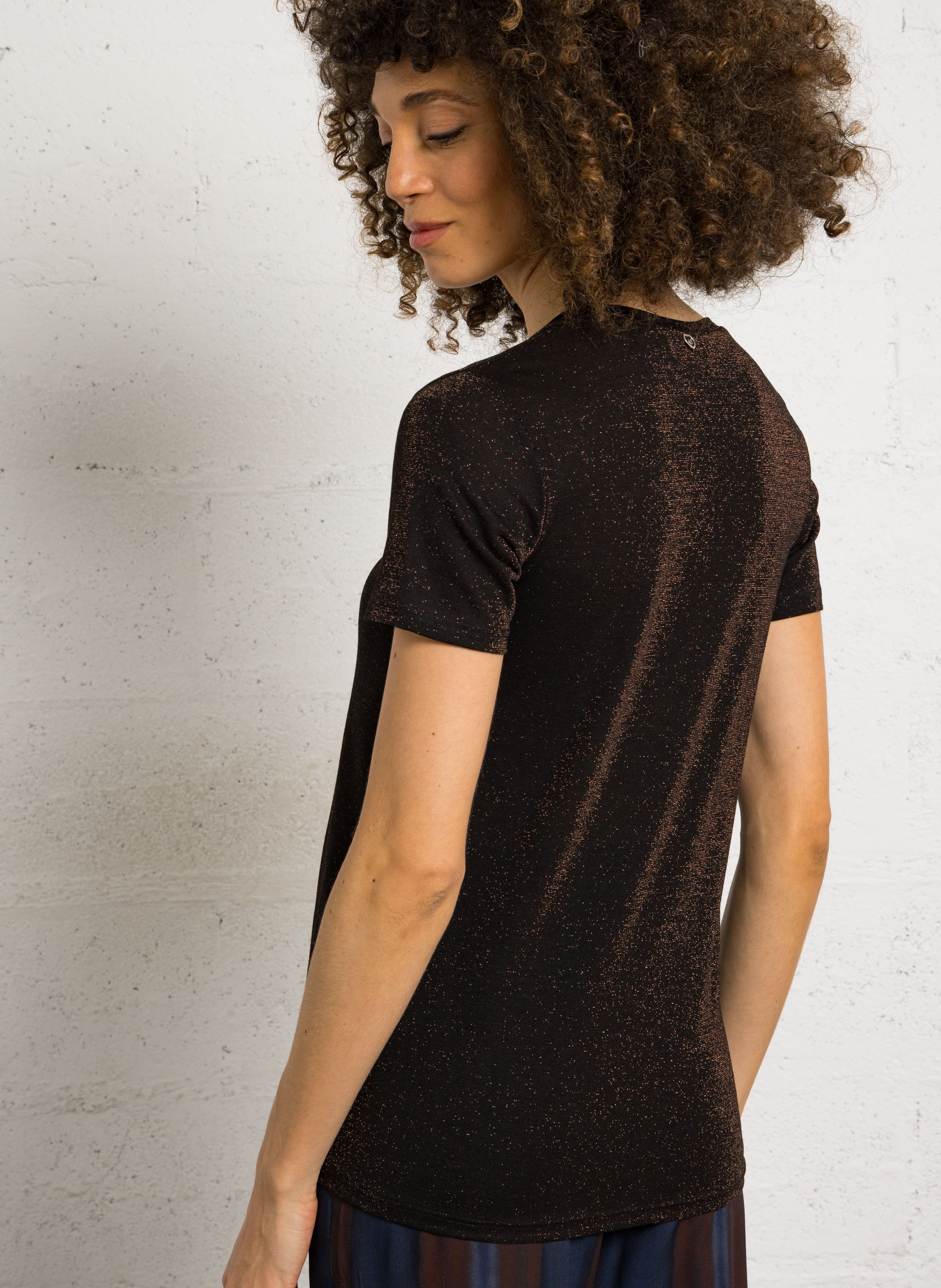 T-shirt col V en fibres métallisées PLEASE Marron