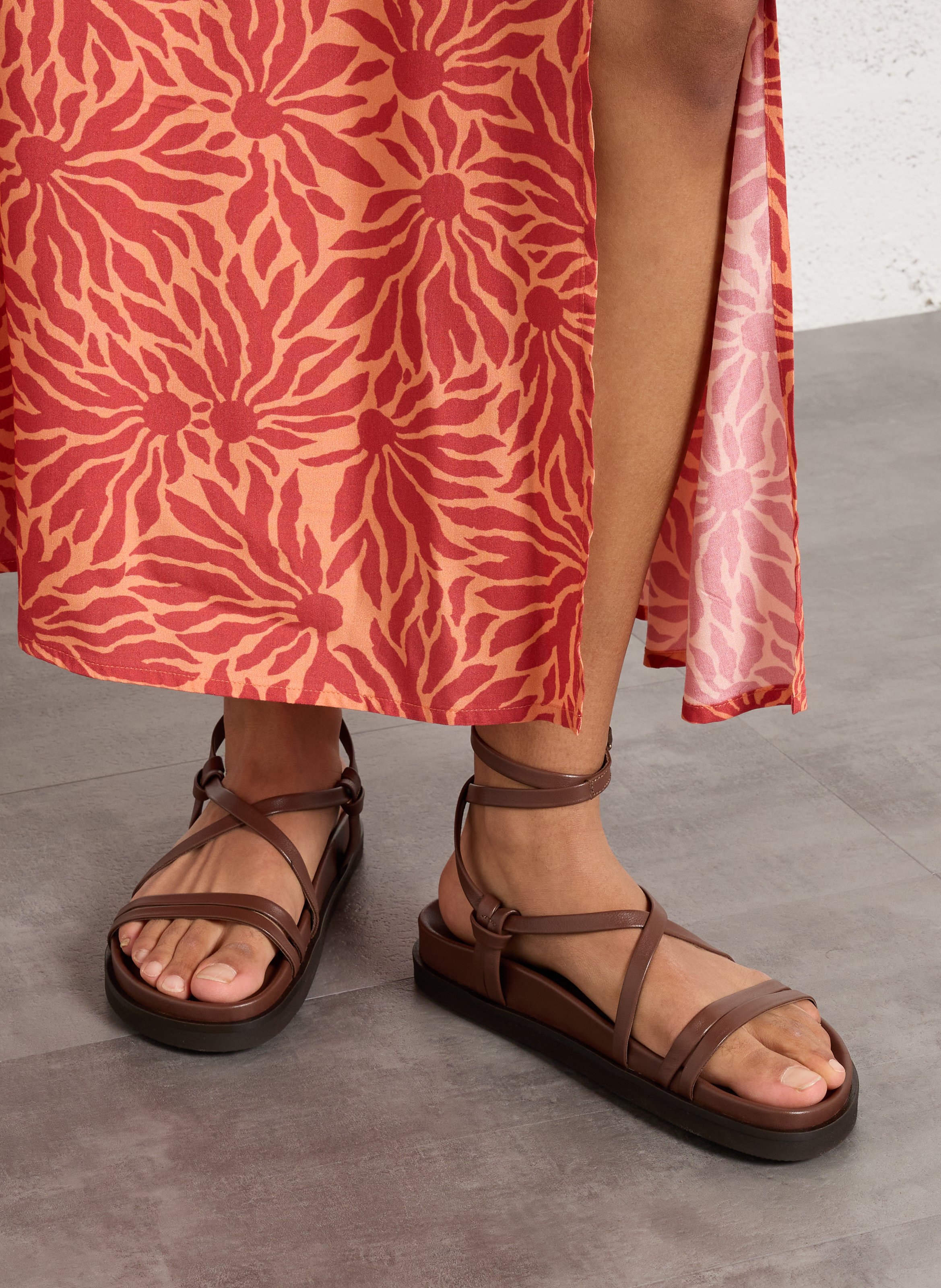 Sandales plates en cuir BOBBIES Marron