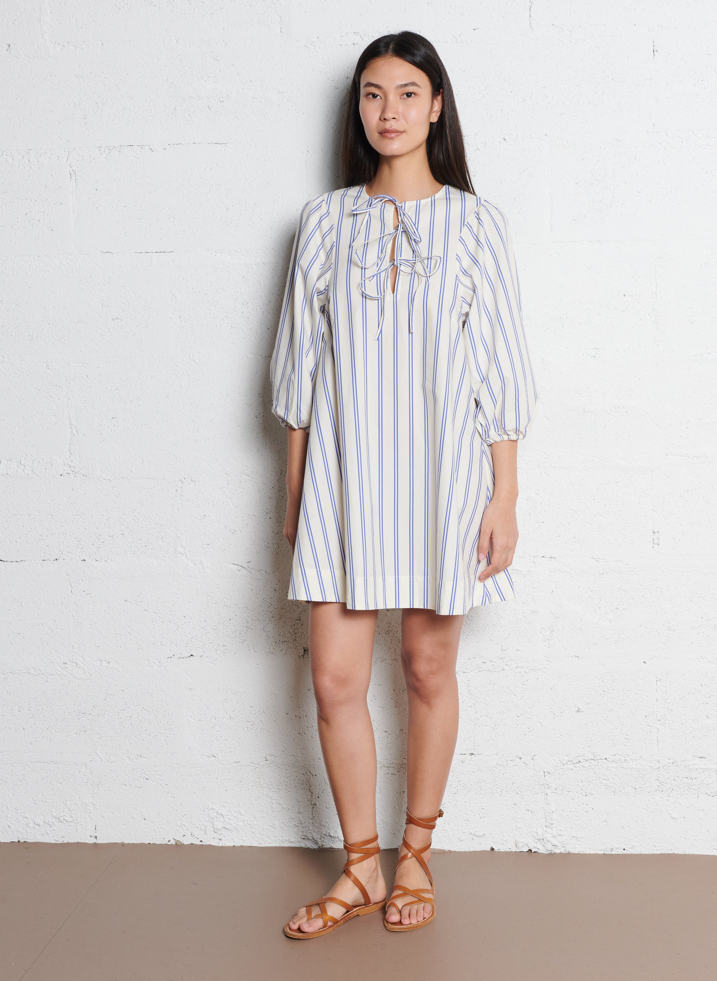 Kurzes Rundhals-Streifenkleid aus Baumwolle THE TINY BIG SISTER Blau