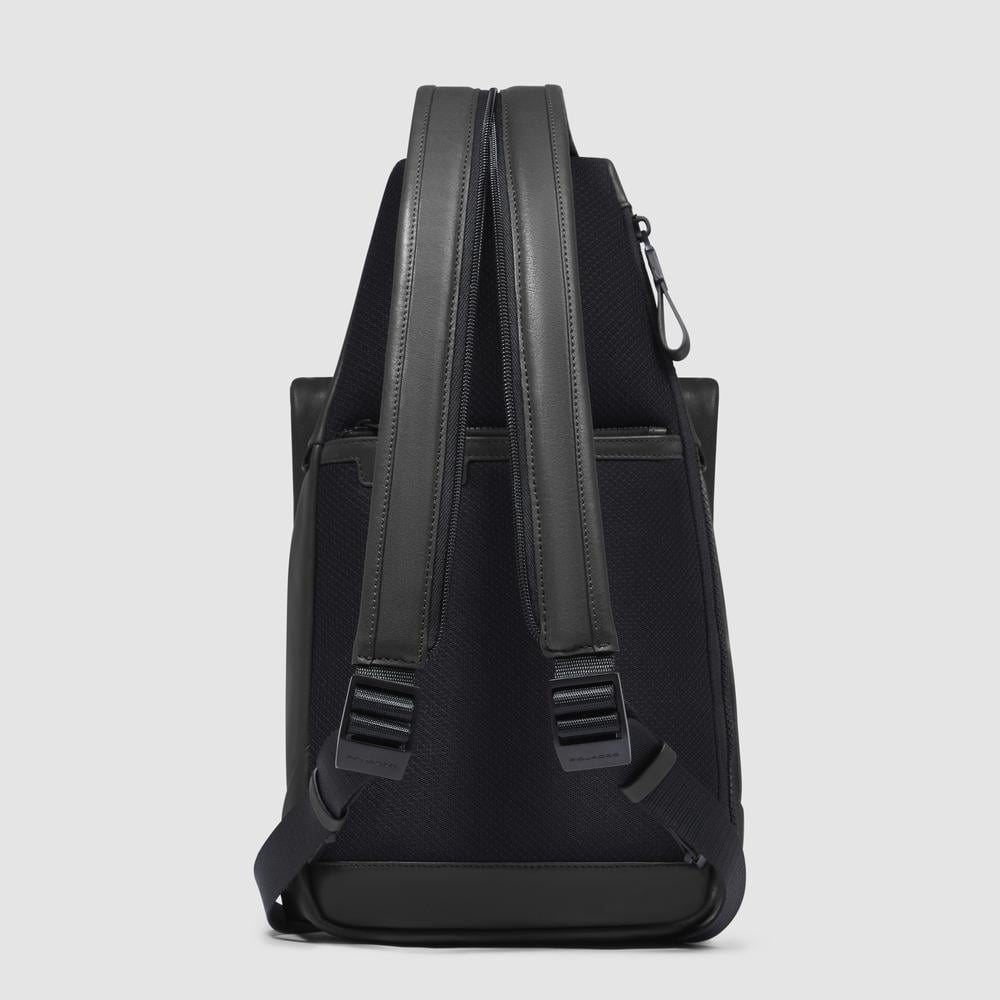 Men's leather chest bag for ipad®mini with RFID protection, convertible into a backpack. PIQUADRO Black