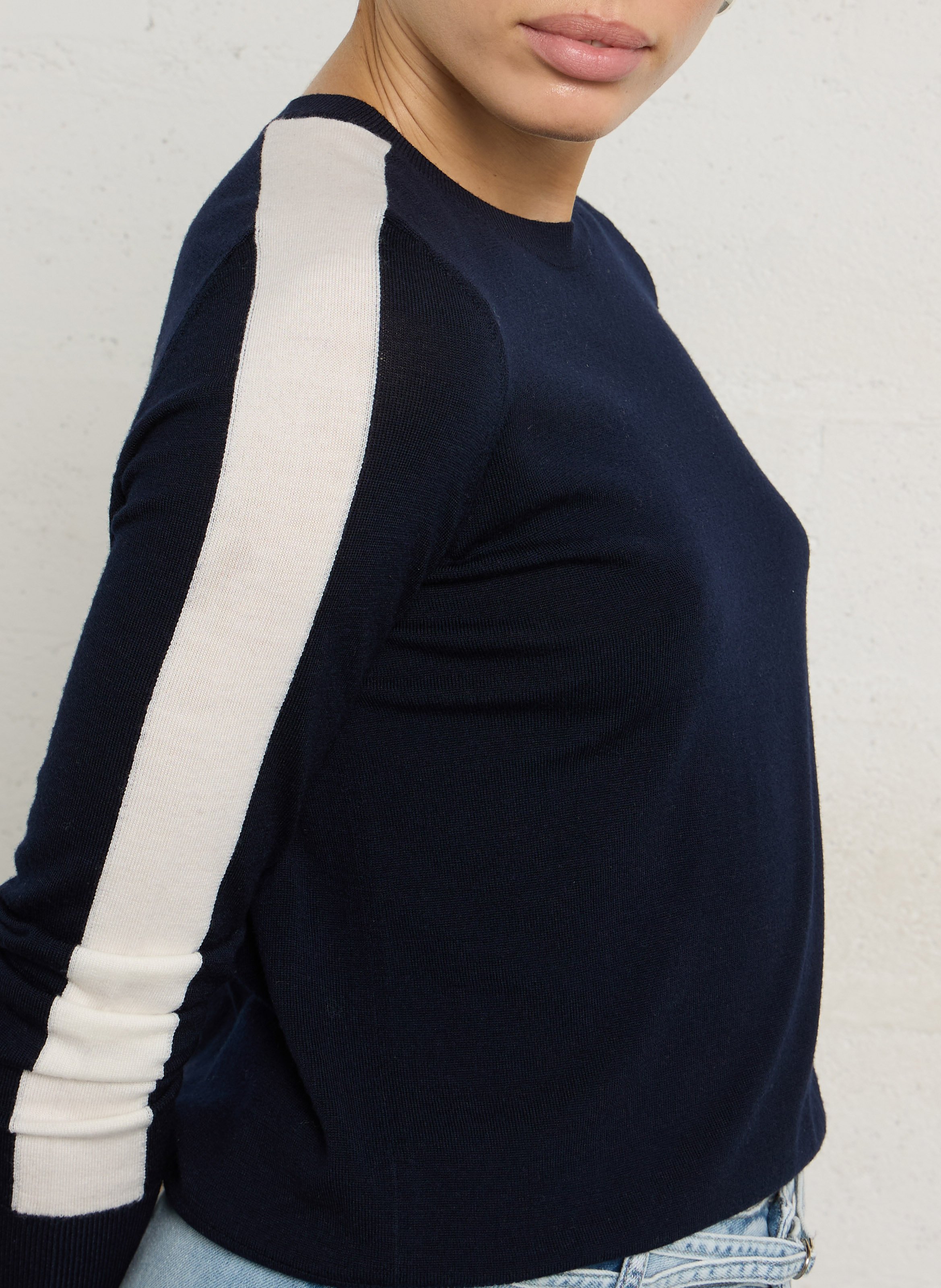 Kurzer Pullover mit langen Ärmeln aus Wolle FROM FUTURE Blau