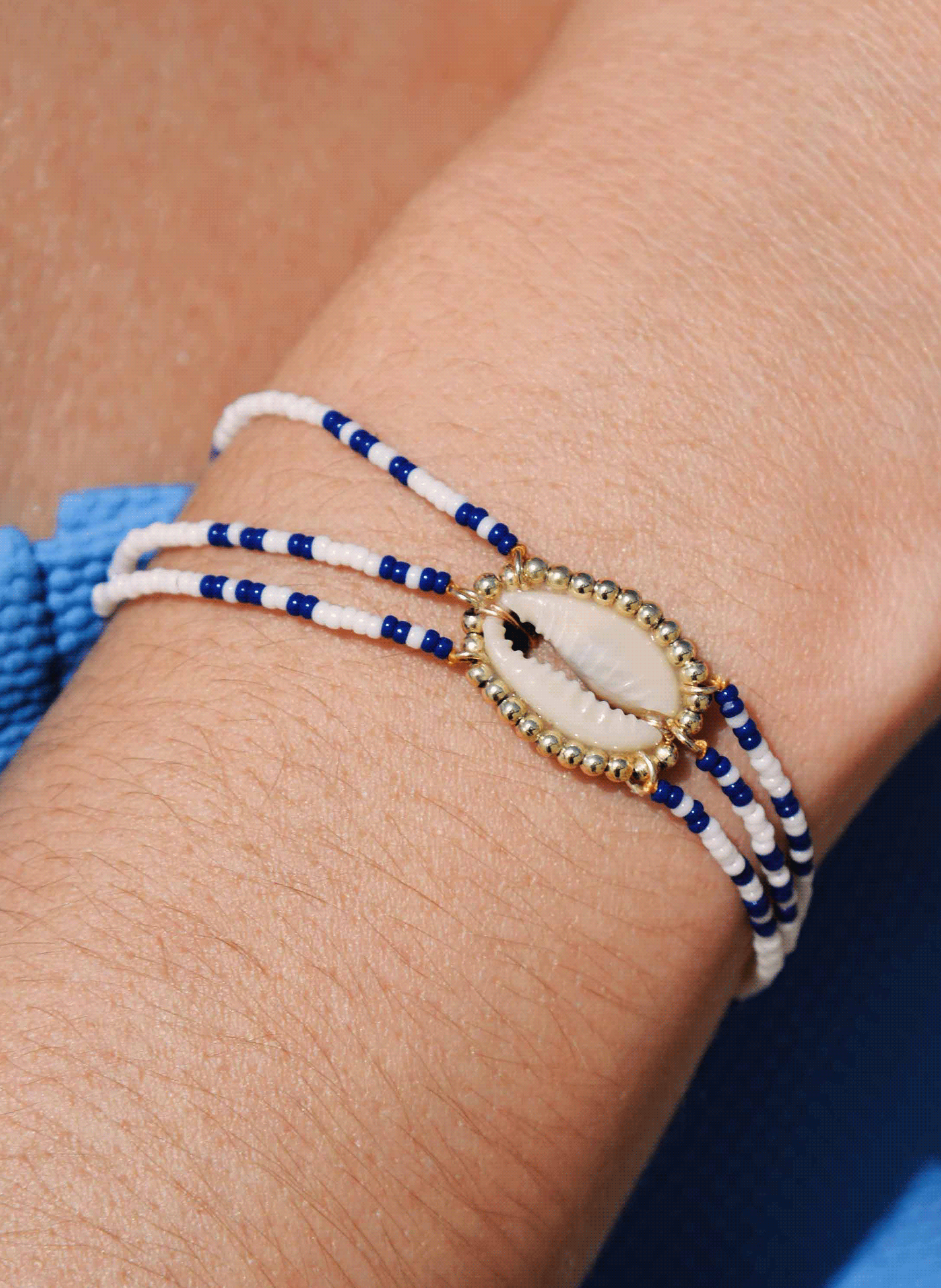 Adjustable bracelet with beads and central cabochon HIPANEMA White