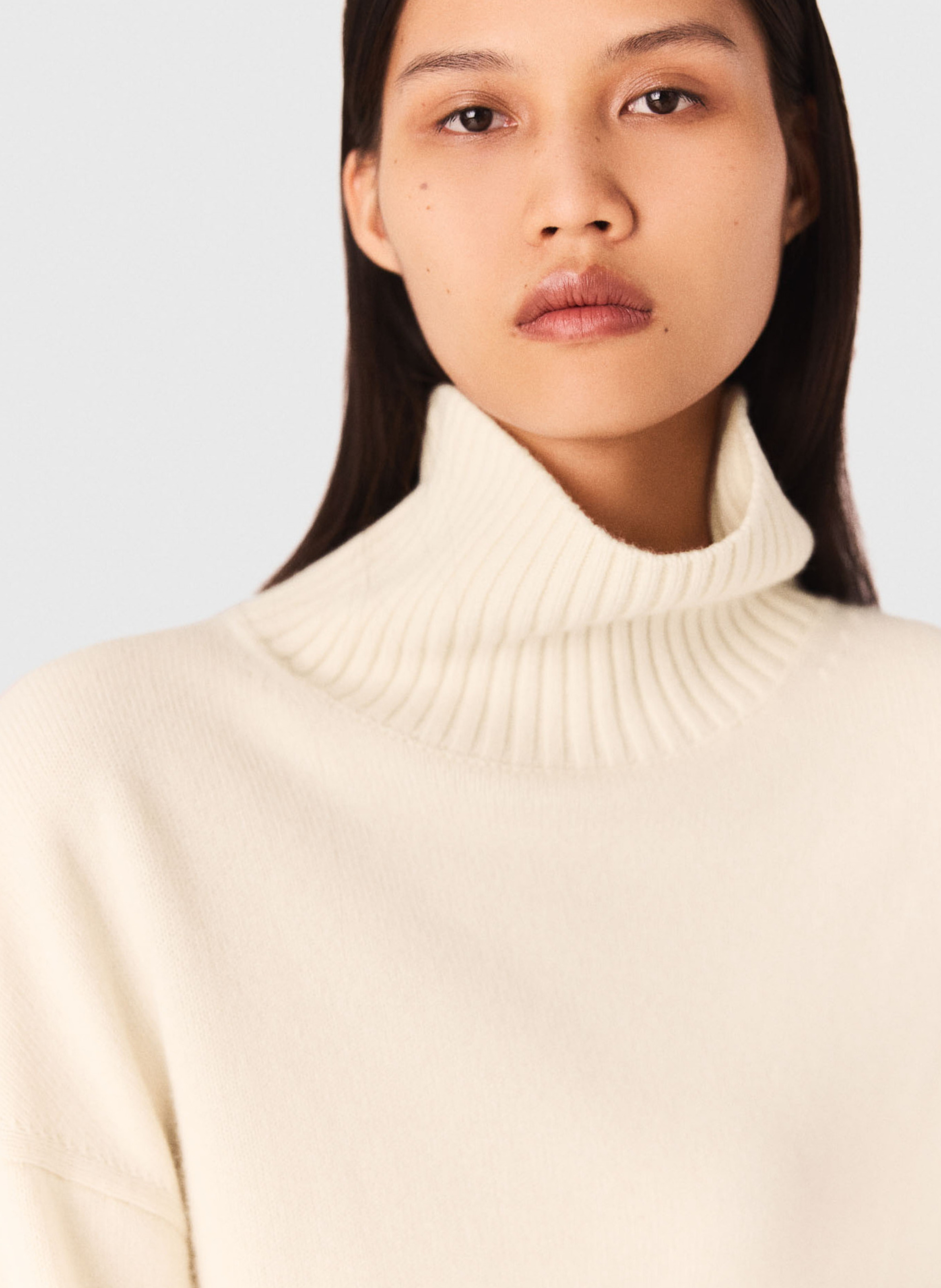 Pull court ample uni en cachemire mélangé MAJE Beige