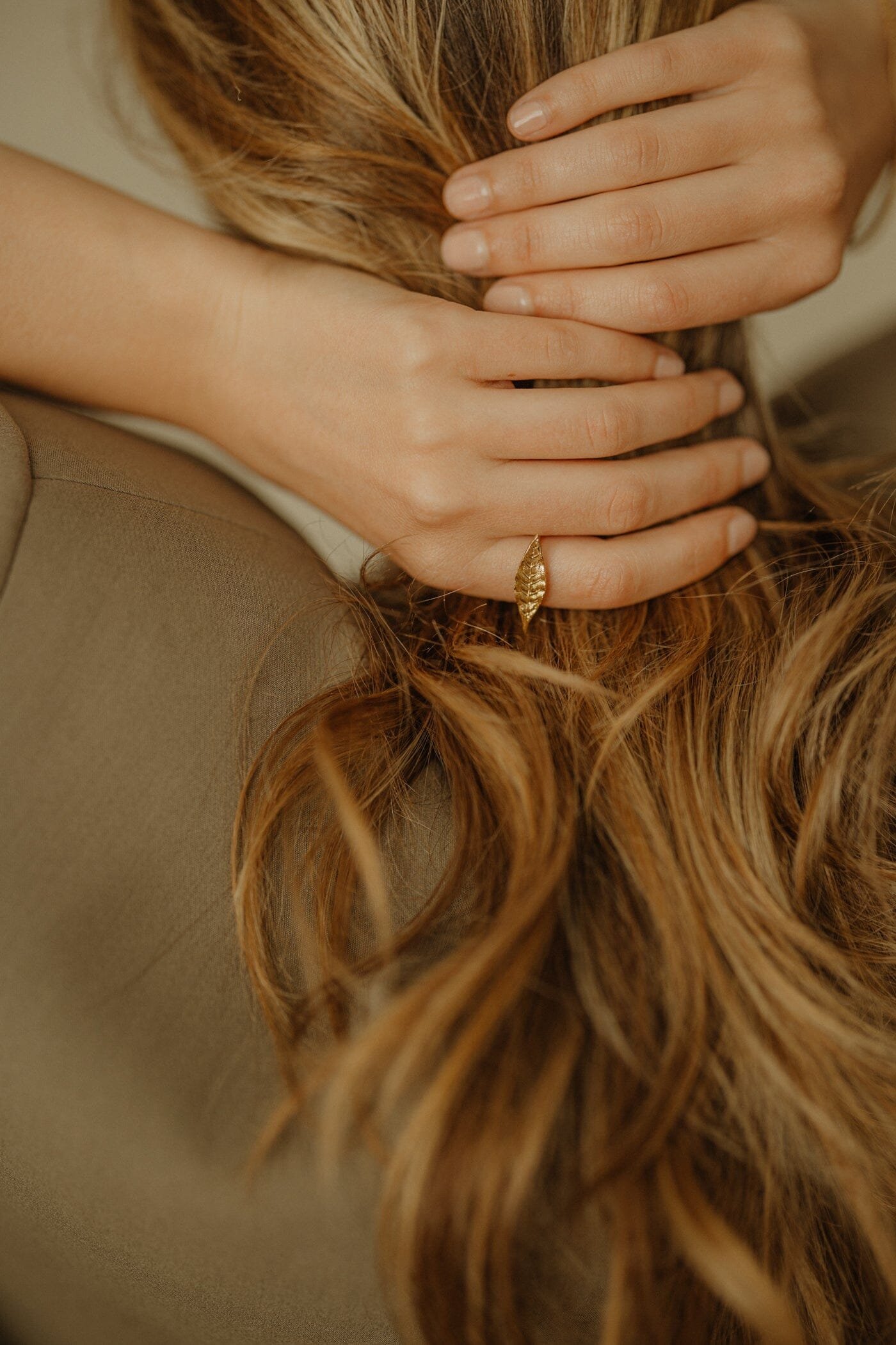 HÉRA - Fine gold-plated leaf ring MONSIEUR SIMONE Golden