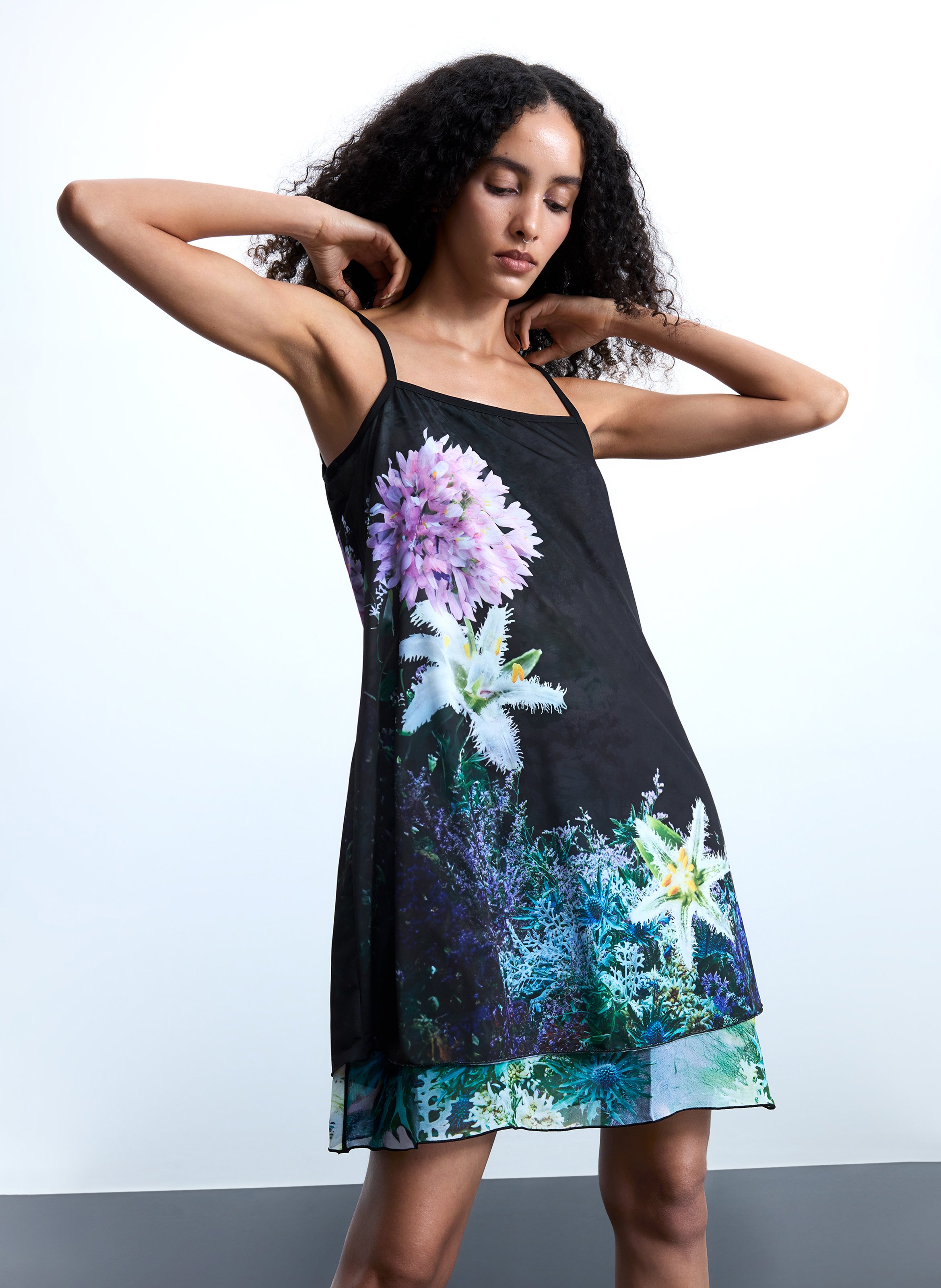 Korte jurk met bloemenprint en ronde hals DESIGUAL Groen