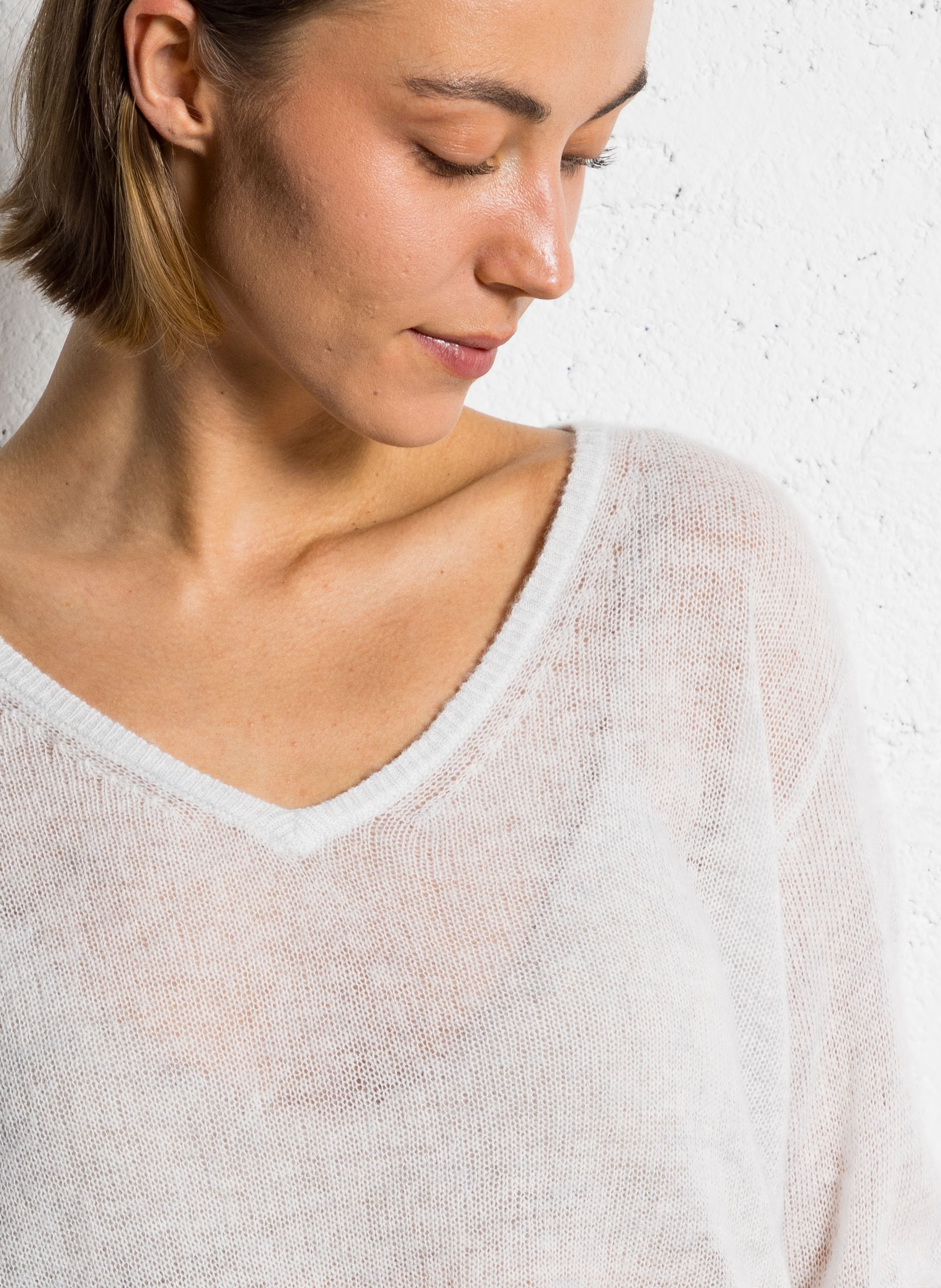 Pull court col v en laine mélangé AMERICAN VINTAGE Gris