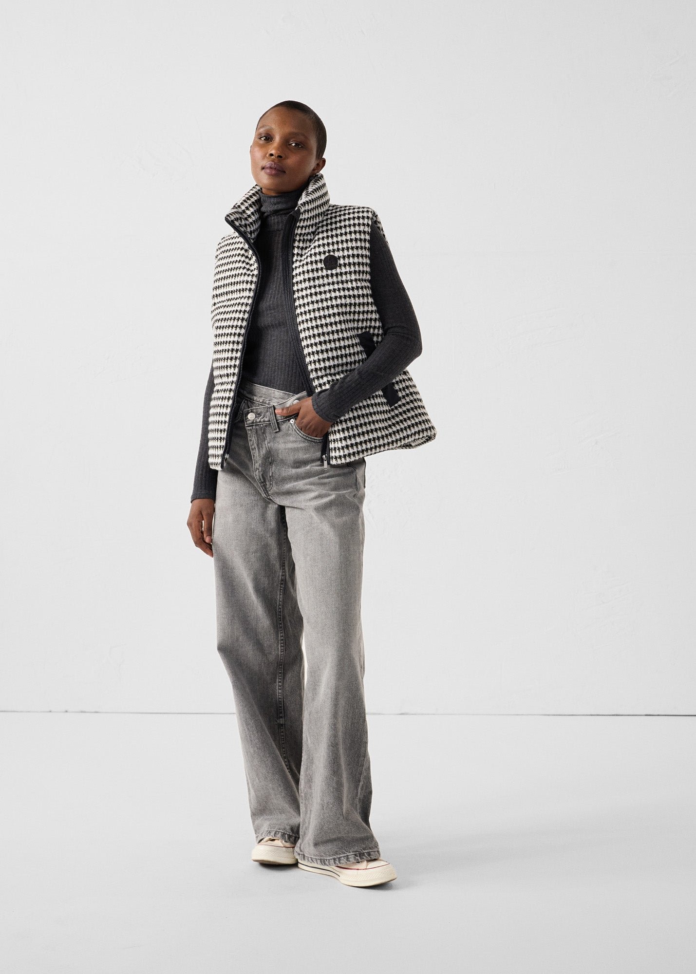 Puffer sleeveless cold weather jacket natural/black atsuma multicolor White