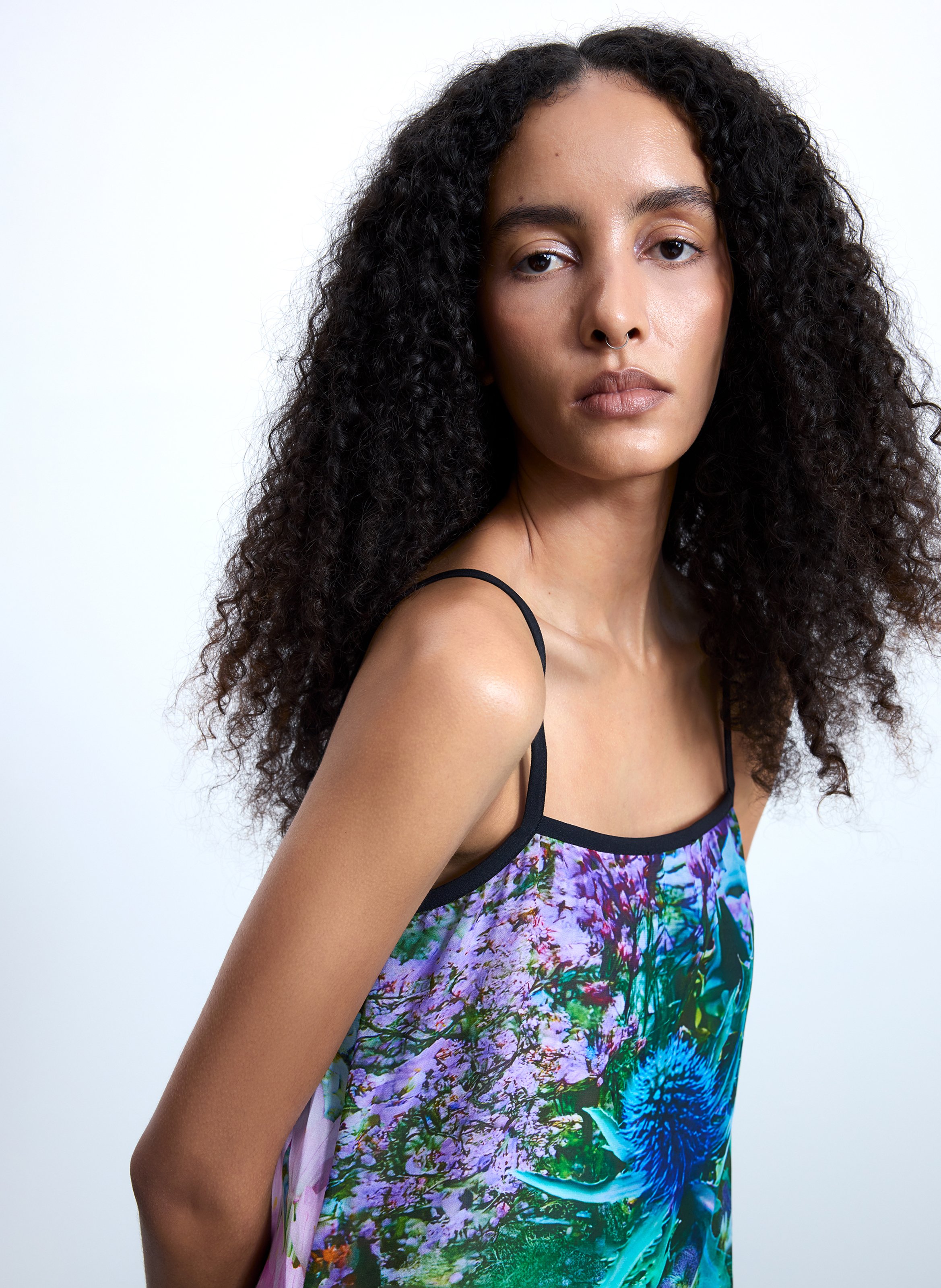 Korte jurk met bloemenprint en ronde hals DESIGUAL Groen