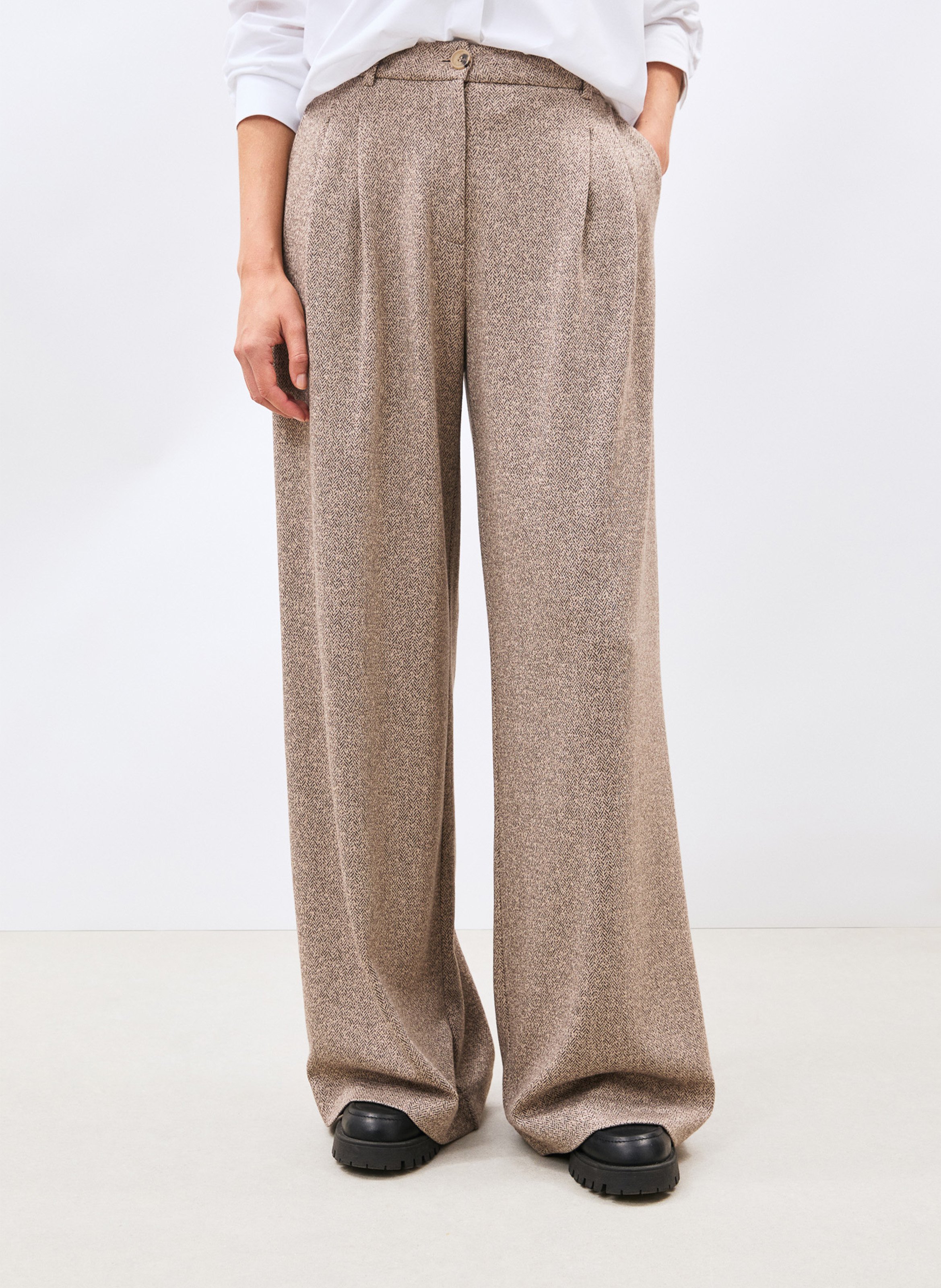 Wide-leg chevron print trousers HUMILITY Beige