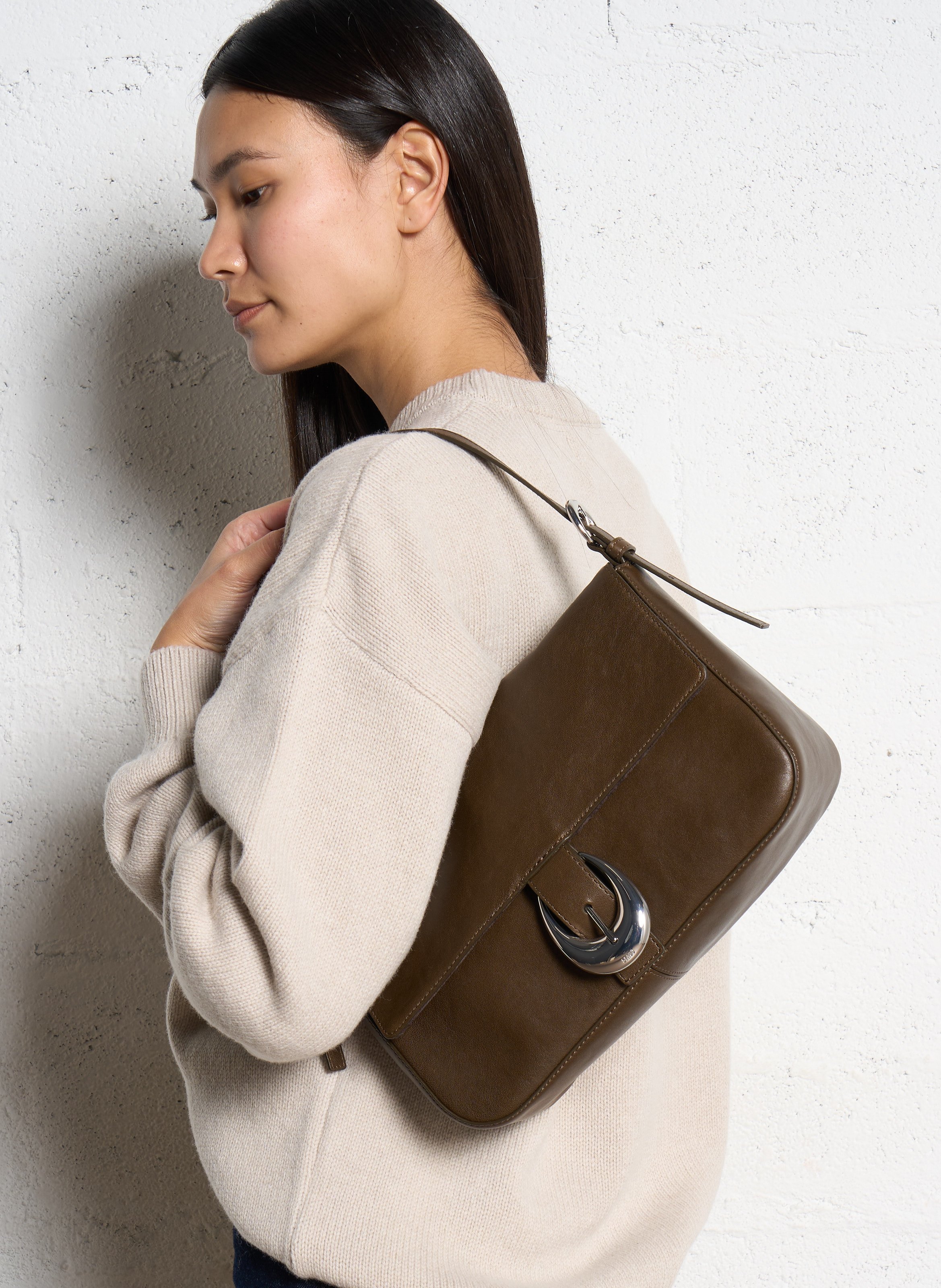 Sac épaule à rabat en cuir STAUD Marron