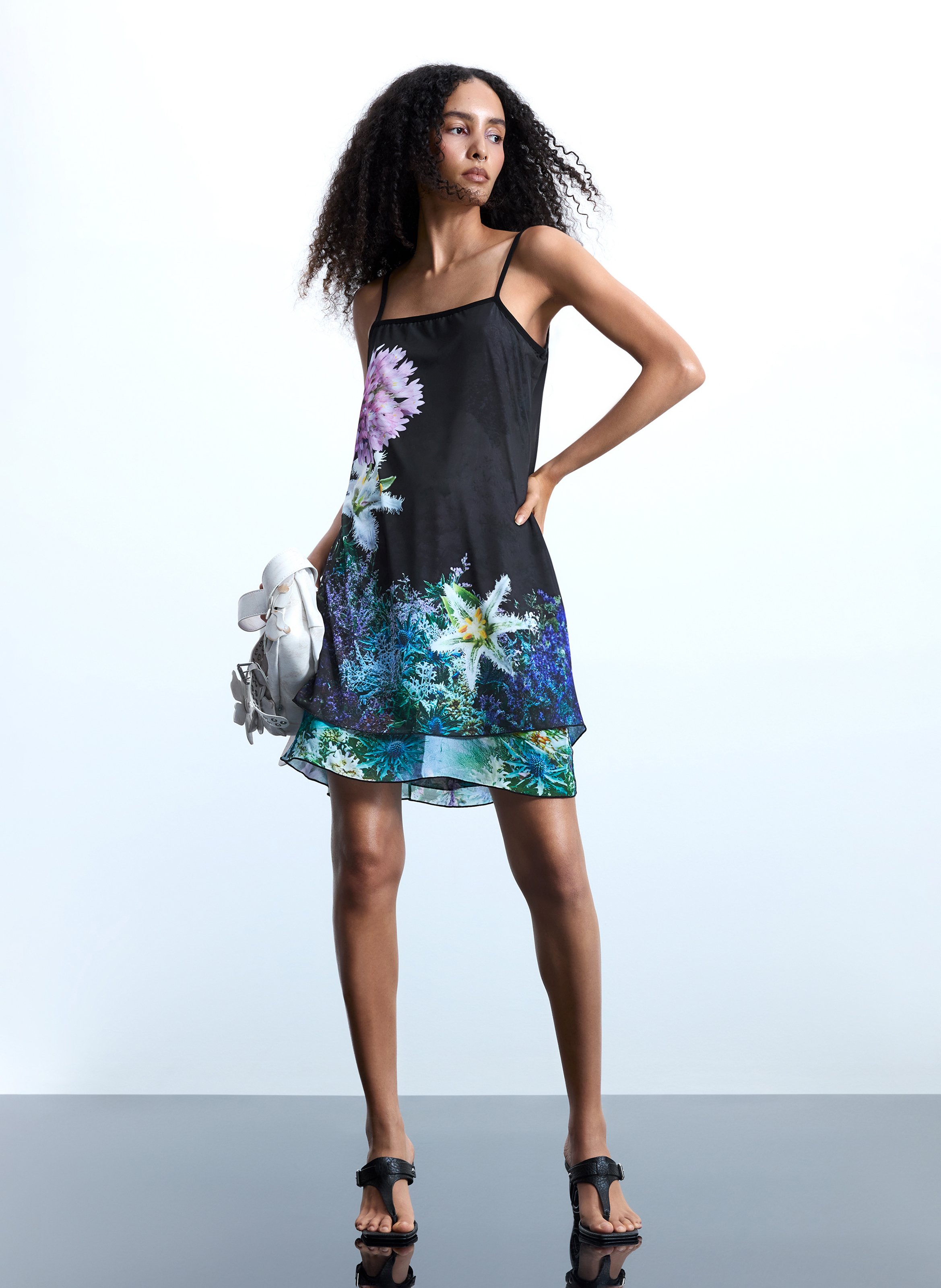 Korte jurk met bloemenprint en ronde hals DESIGUAL Groen