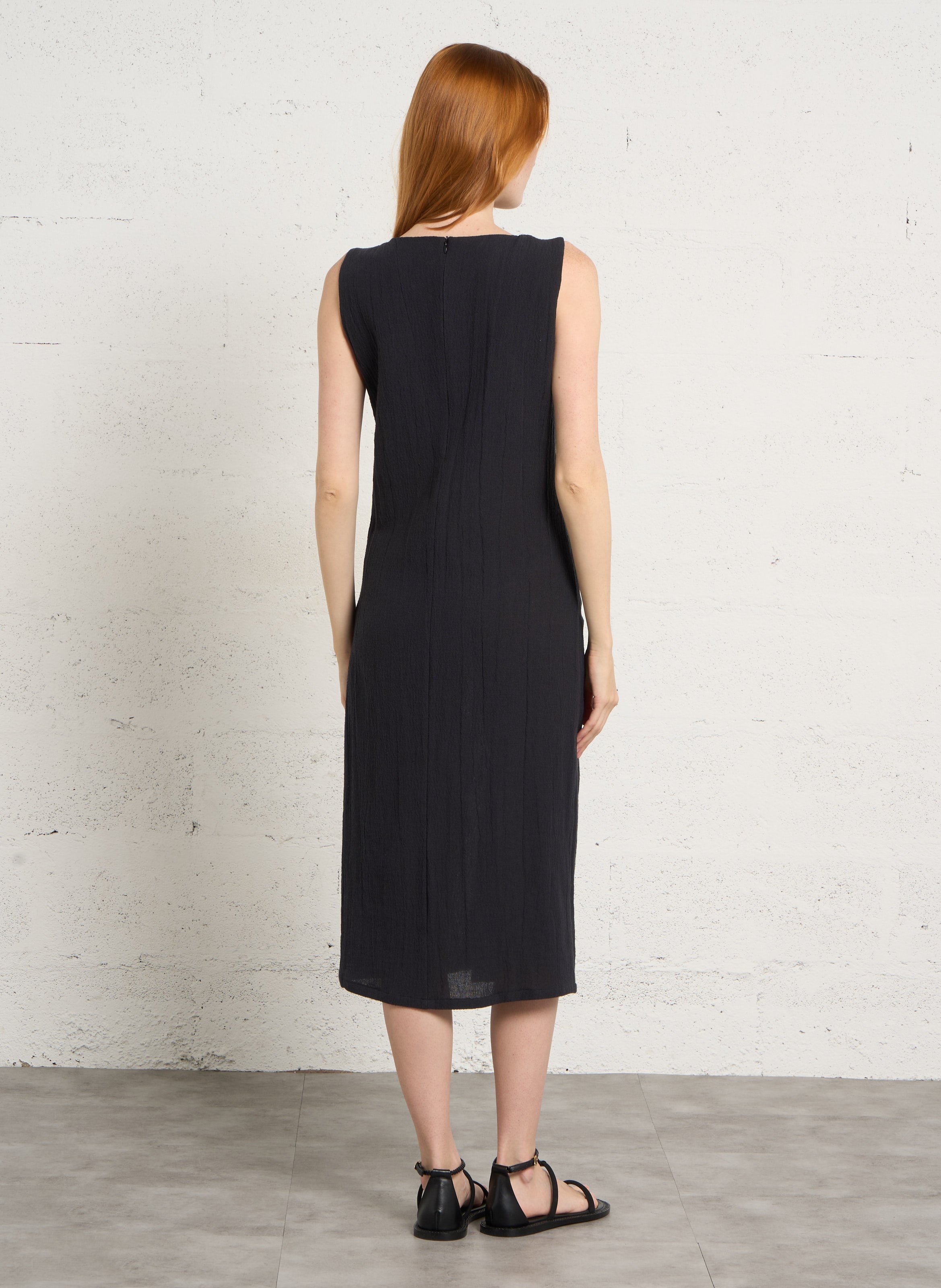 Lange jurk met V-hals en plooitjes MASSCOB Zwart